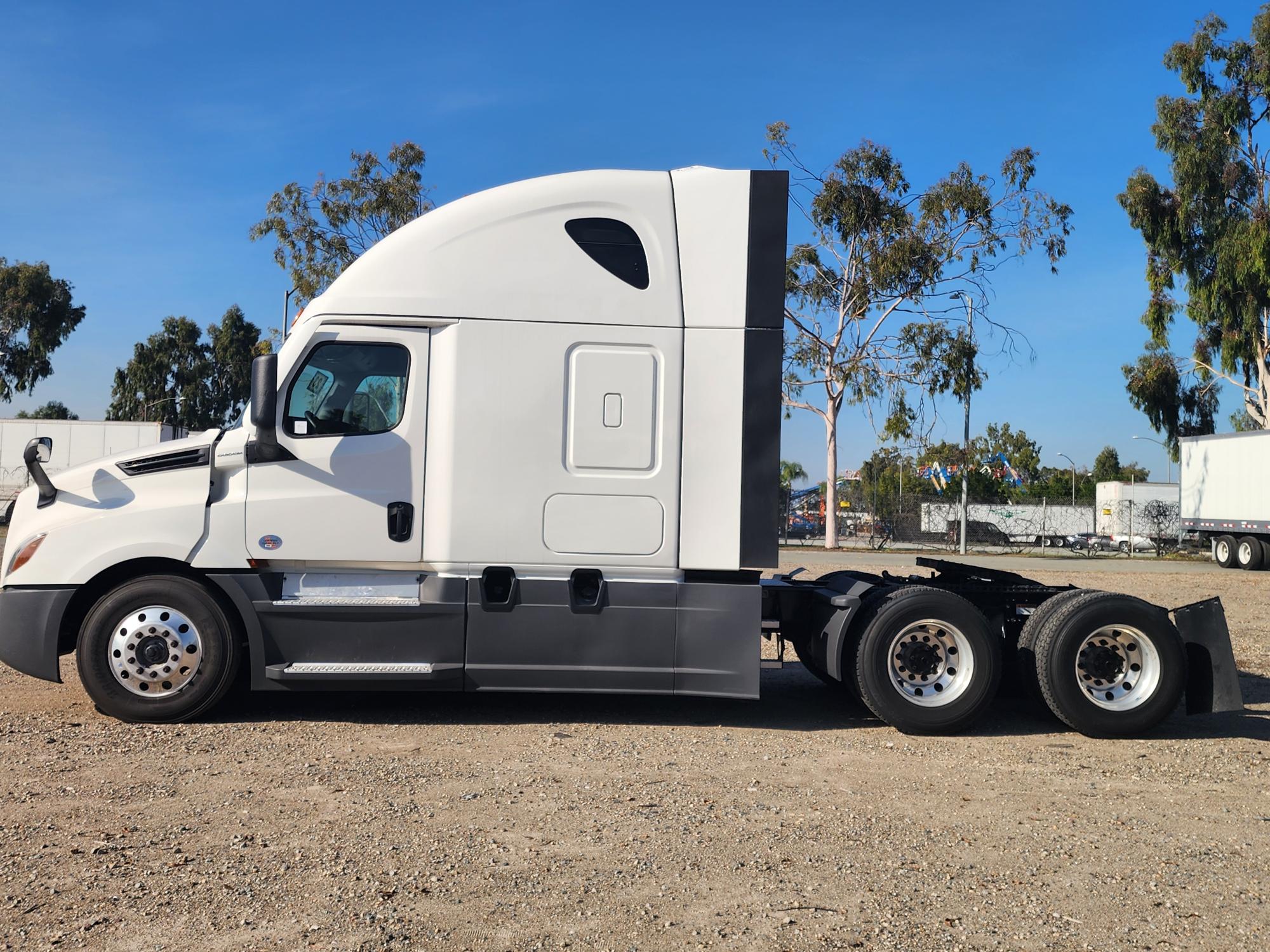 2023 FREIGHTLINER CASCADIA 126SLP - image 3