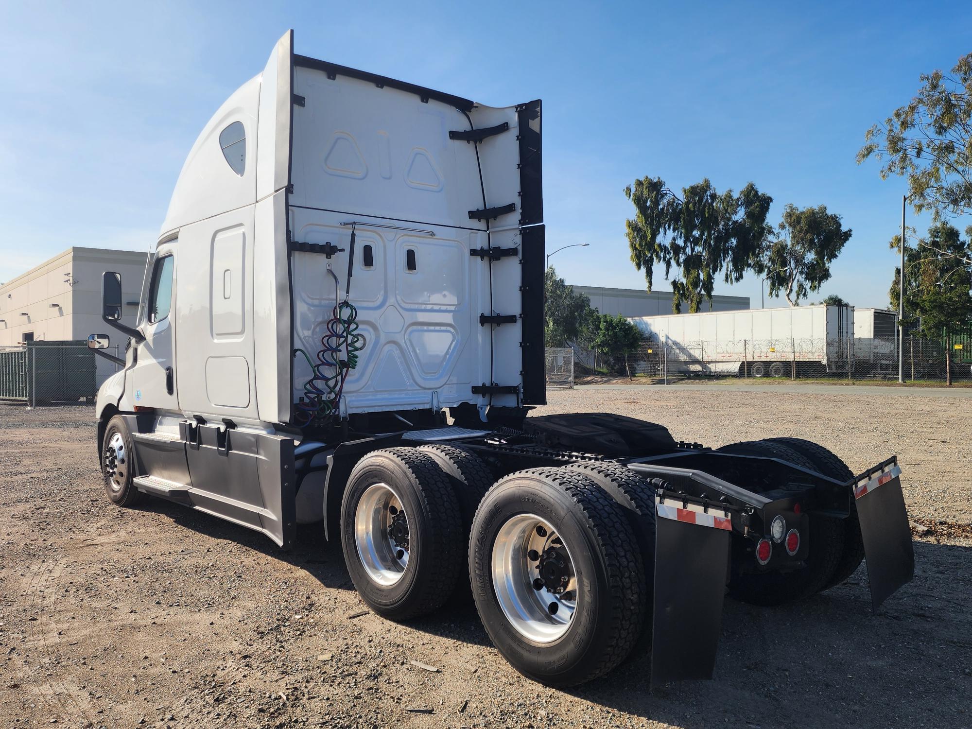 2023 FREIGHTLINER CASCADIA 126SLP - image 4