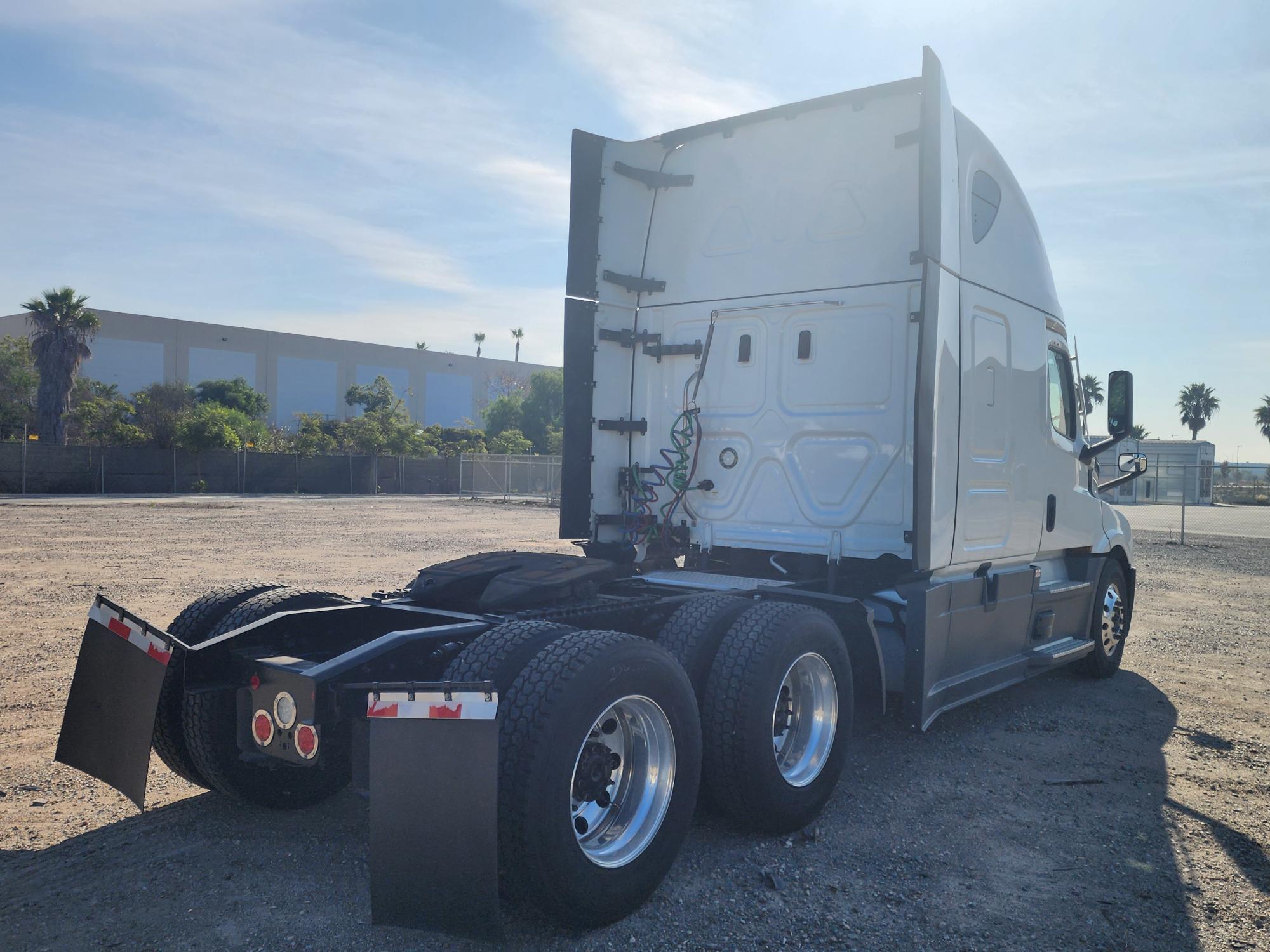 2023 FREIGHTLINER CASCADIA 126SLP - image 6