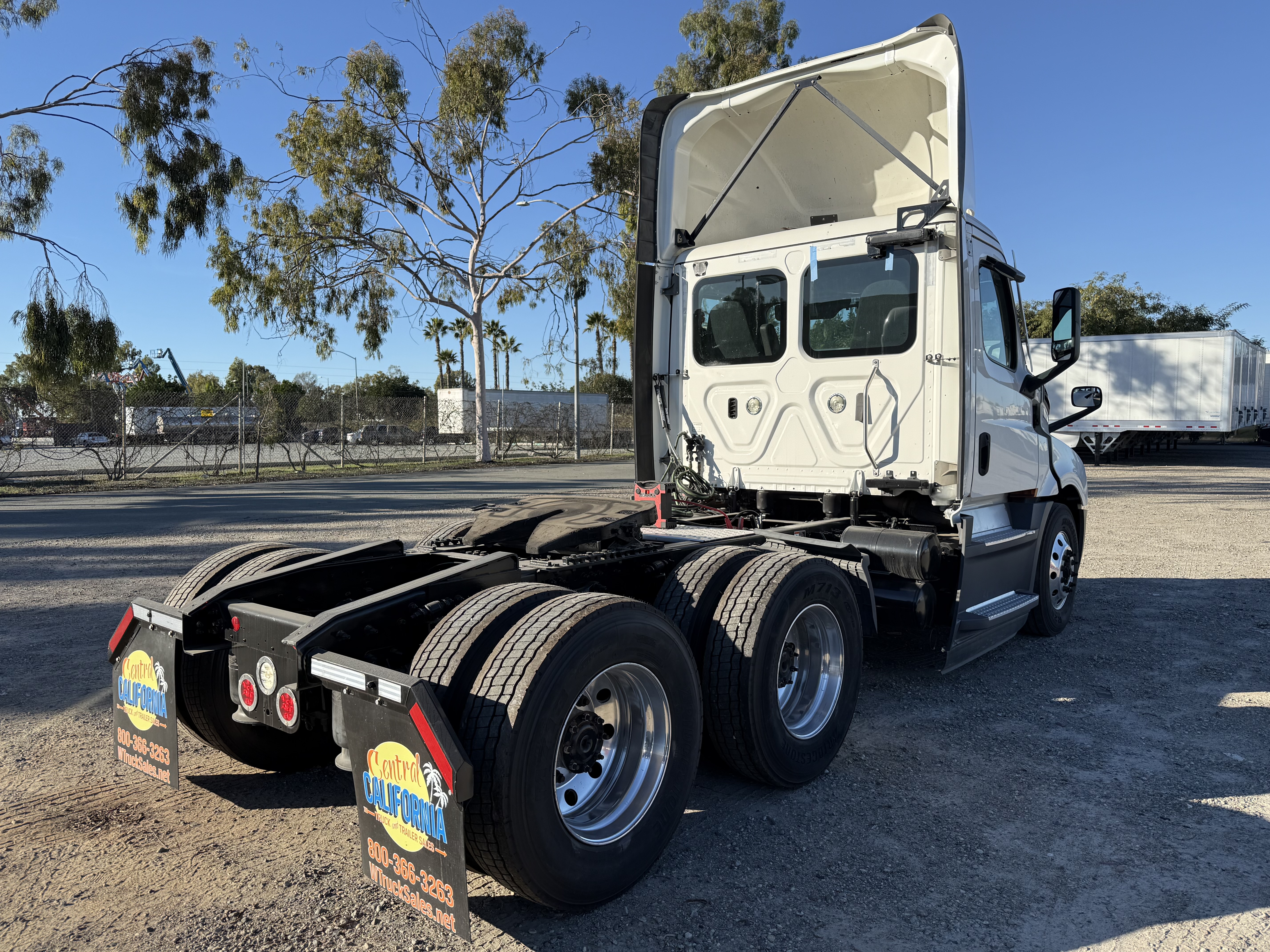 2021 FREIGHTLINER CASCADIA 126DC - image 6