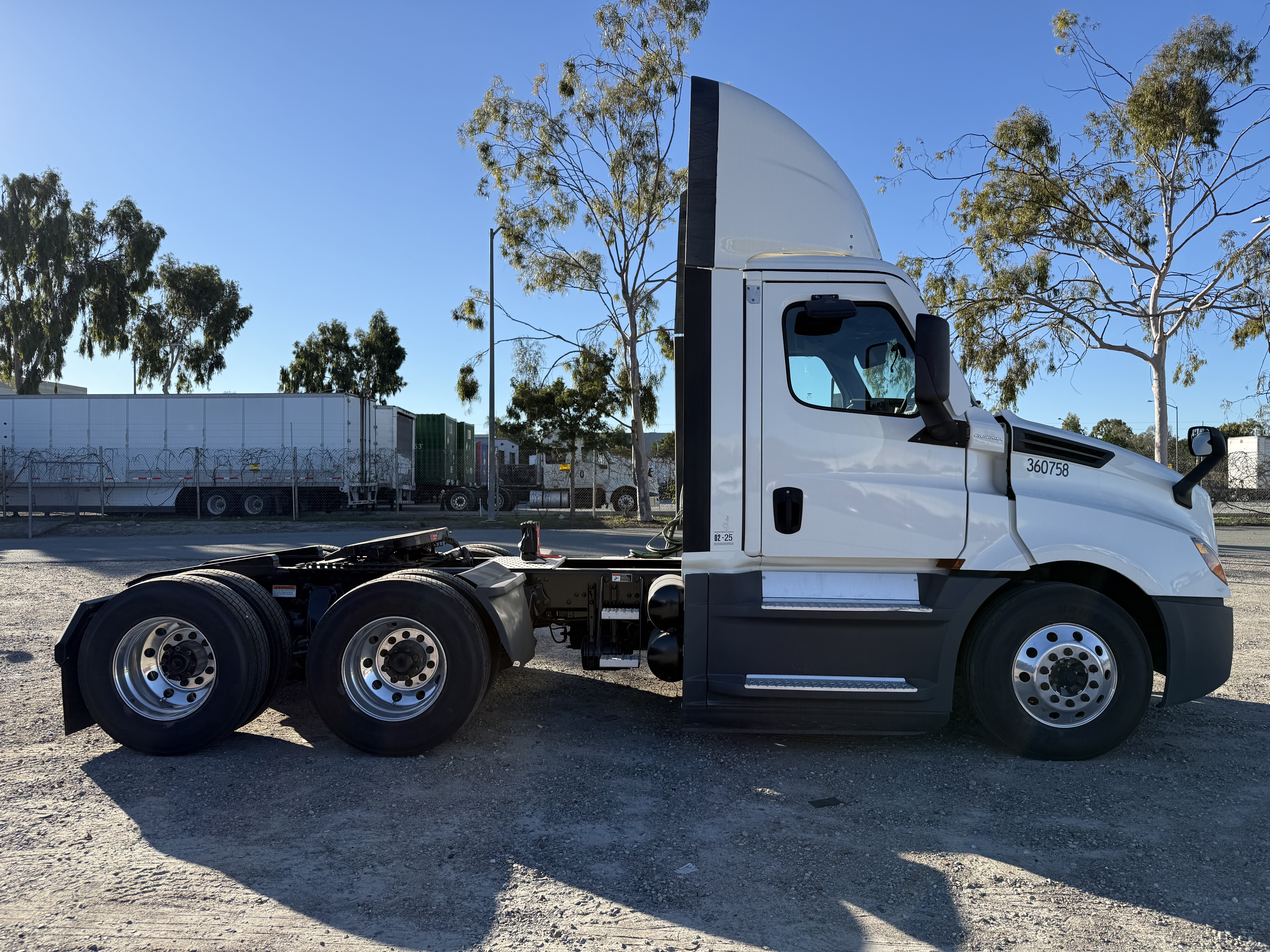 2021 FREIGHTLINER CASCADIA 126DC - image 7