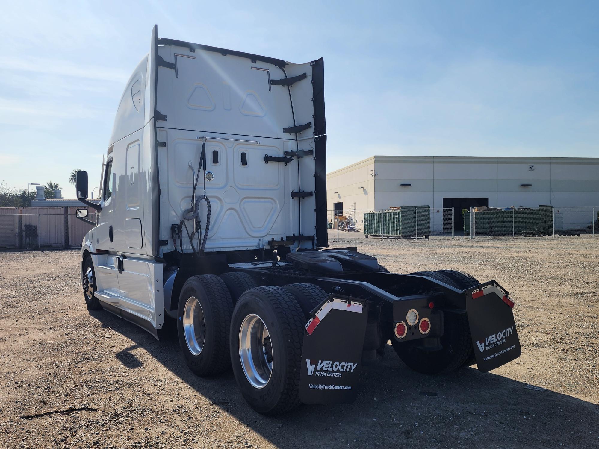 2020 FREIGHTLINER CASCADIA 126SLP - image 4