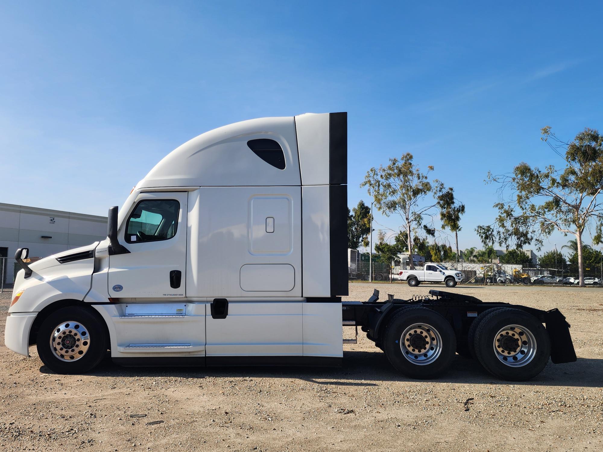 2020 FREIGHTLINER CASCADIA 126SLP - image 3