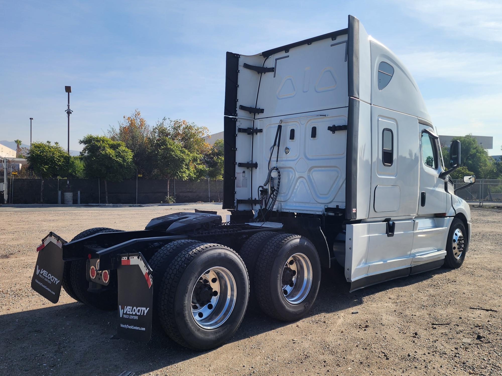 2020 FREIGHTLINER CASCADIA 126SLP - image 6