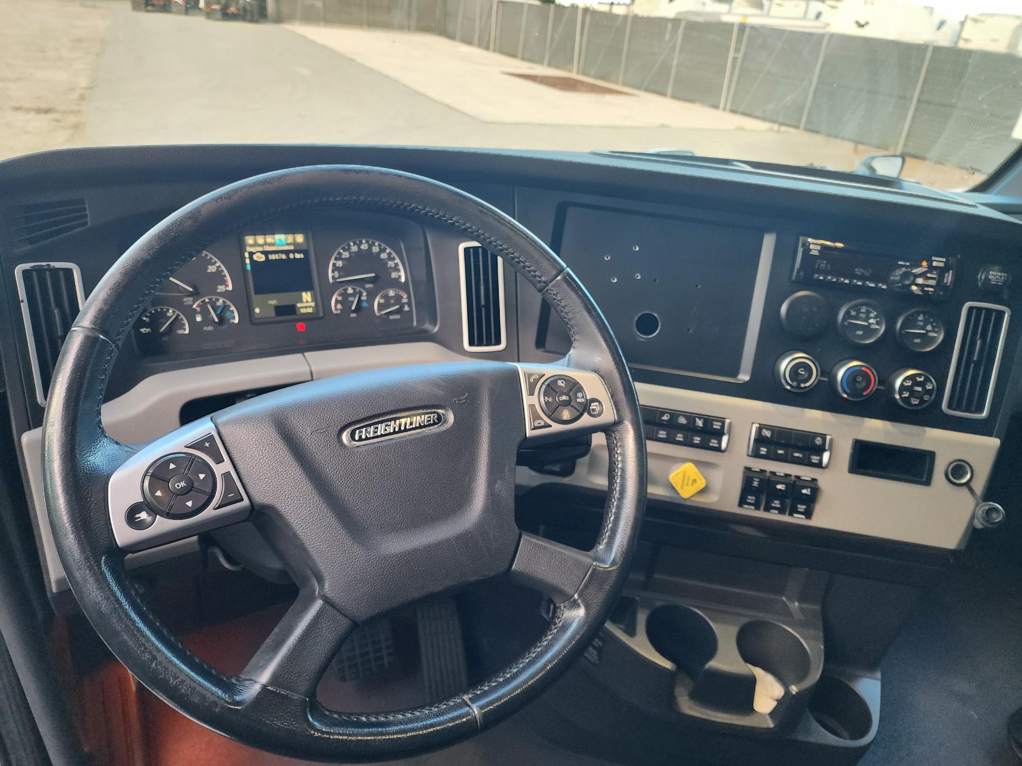 2021 FREIGHTLINER CASCADIA 126SLP - image 18