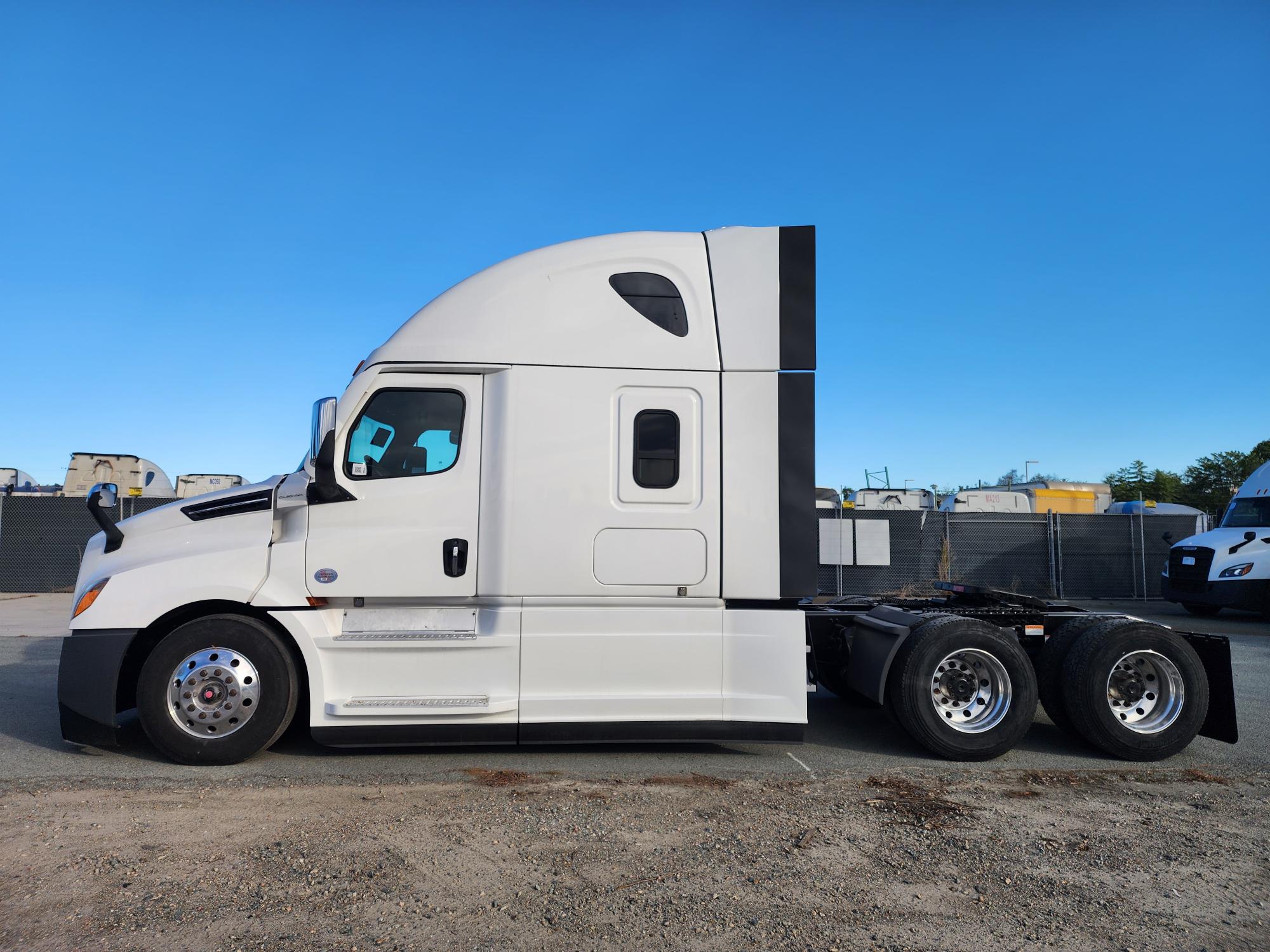 2021 FREIGHTLINER CASCADIA 126SLP - image 3