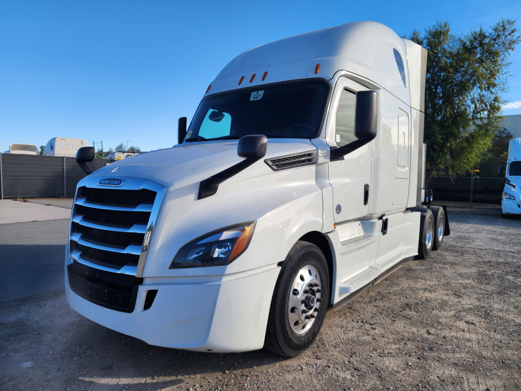 2020 FREIGHTLINER CASCADIA 126SLP - image 1