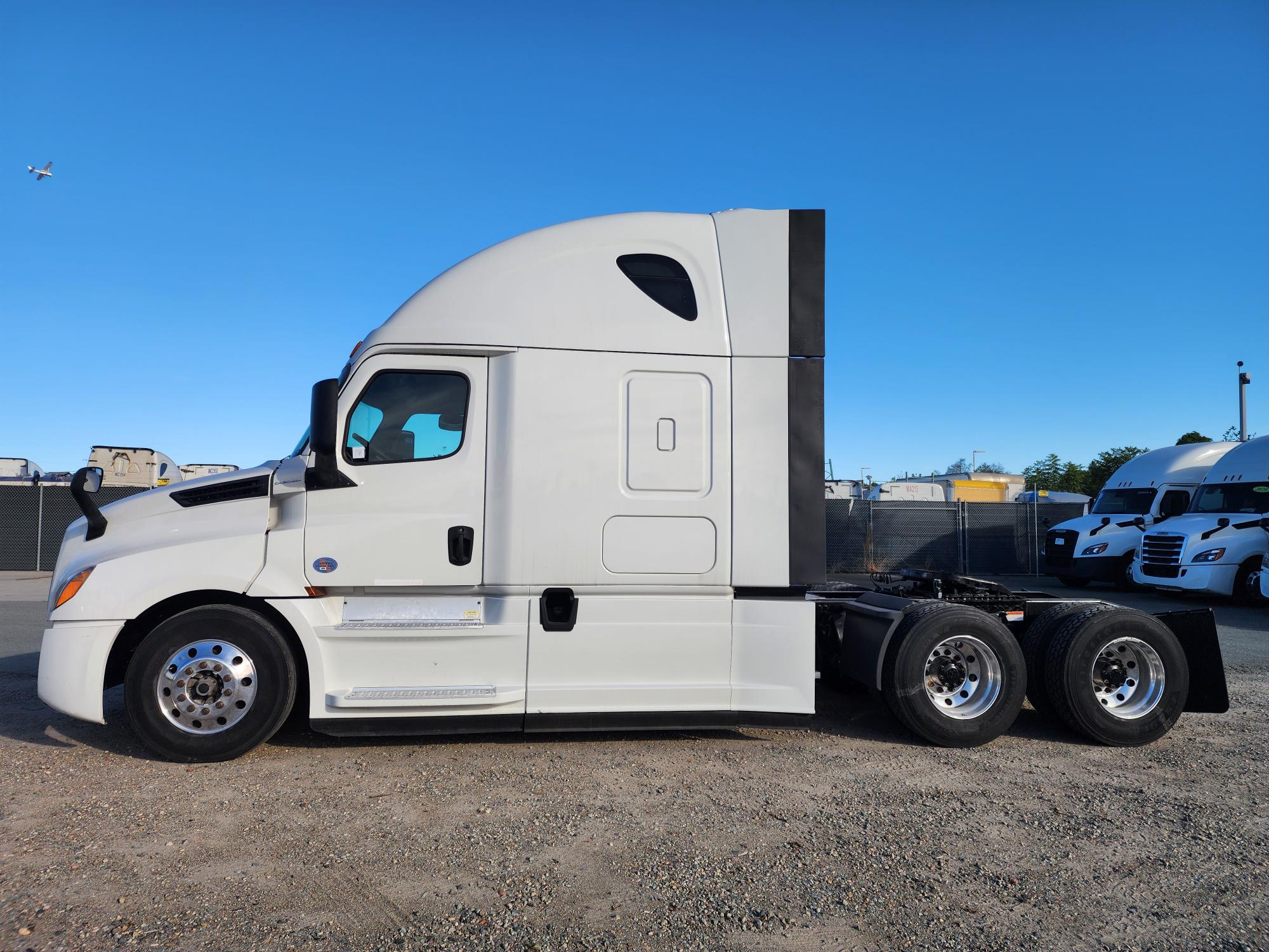 2020 FREIGHTLINER CASCADIA 126SLP - image 2