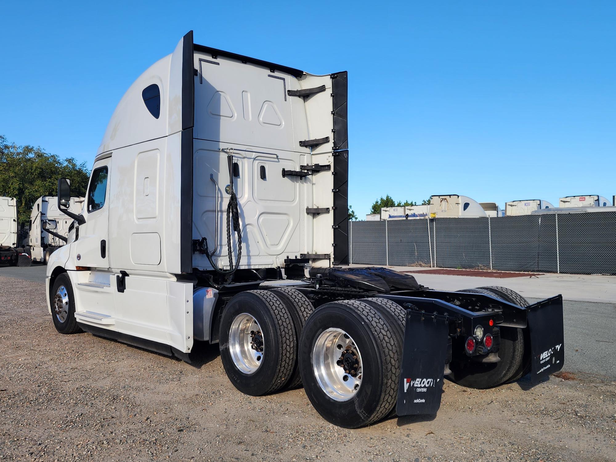 2020 FREIGHTLINER CASCADIA 126SLP - image 3