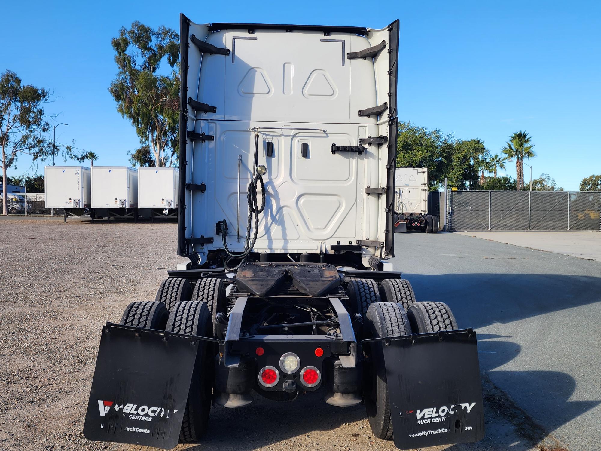 2020 FREIGHTLINER CASCADIA 126SLP - image 4