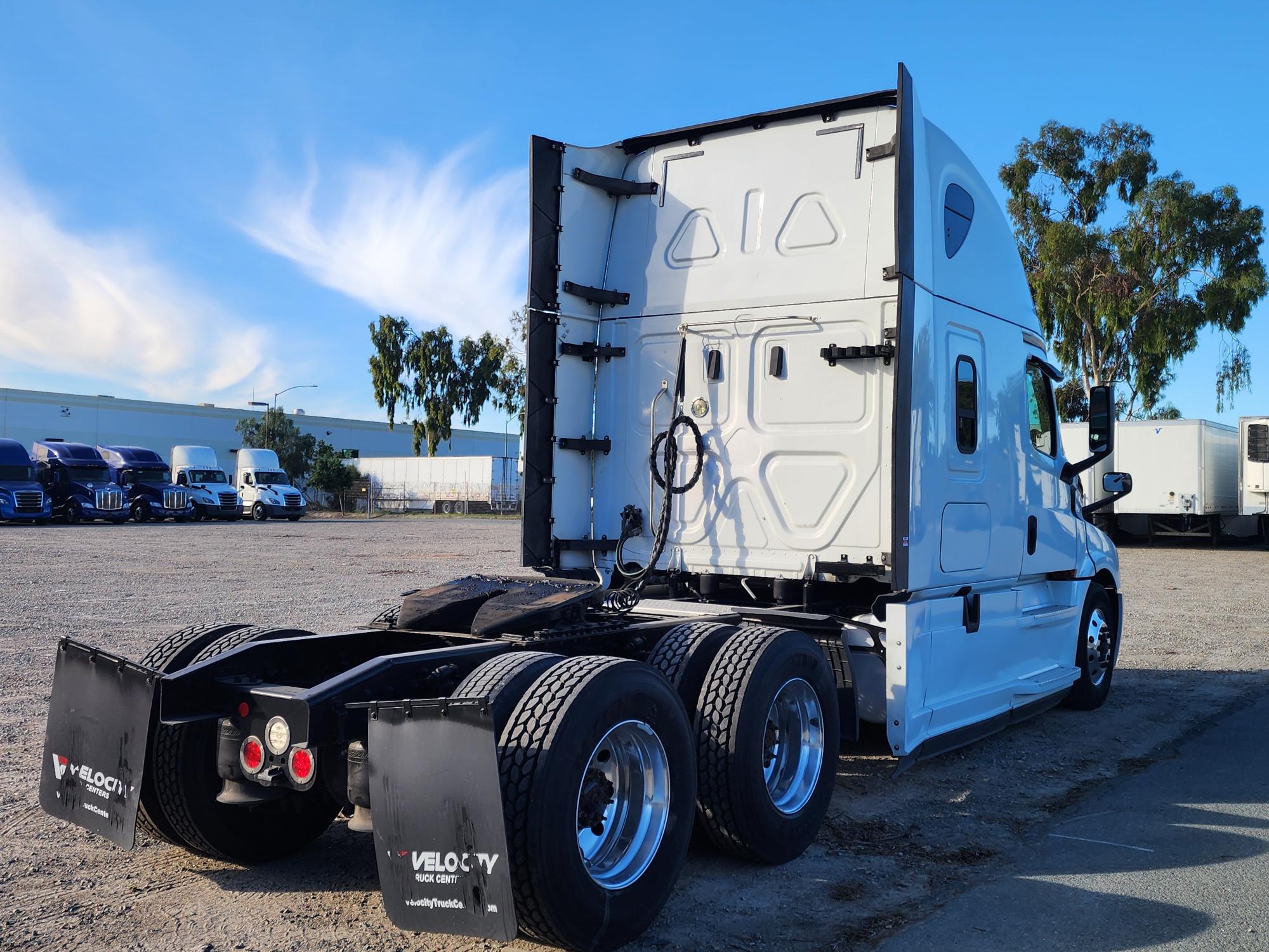 2020 FREIGHTLINER CASCADIA 126SLP - image 5