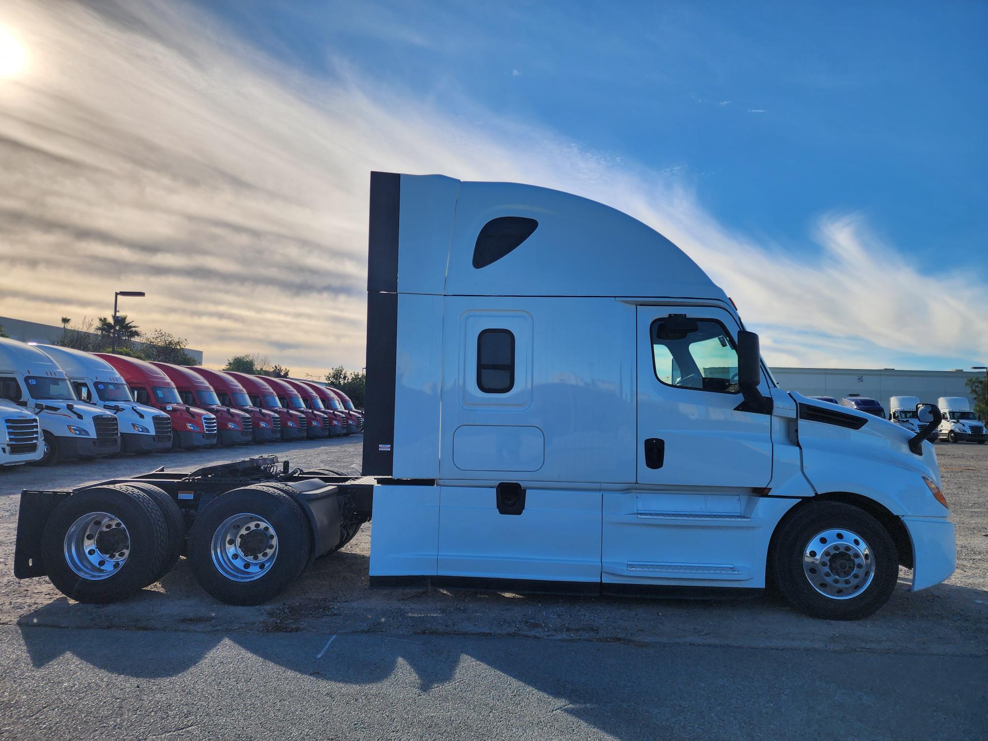 2020 FREIGHTLINER CASCADIA 126SLP - image 6