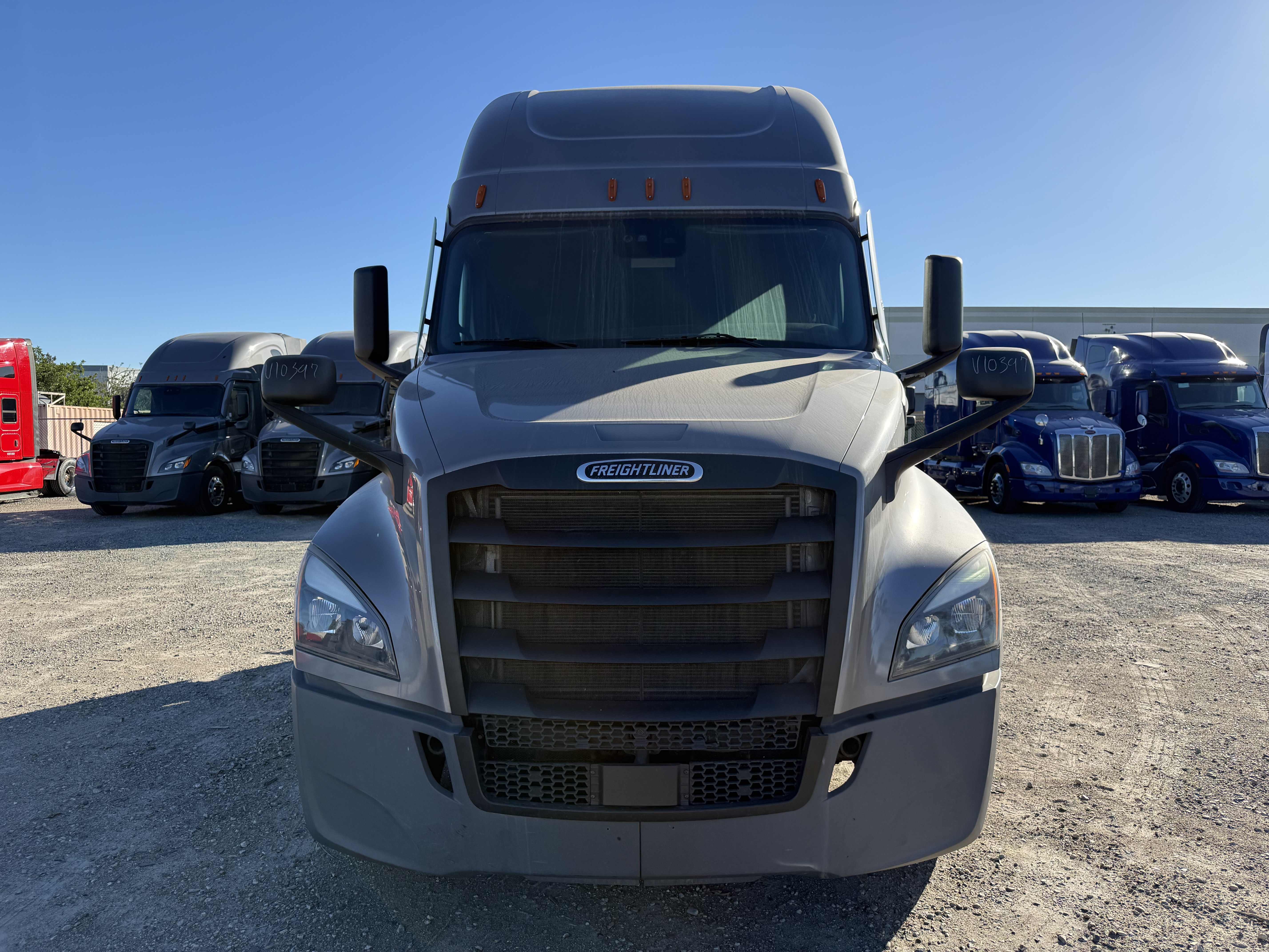 2021 FREIGHTLINER CASCADIA 126SLP - image 2