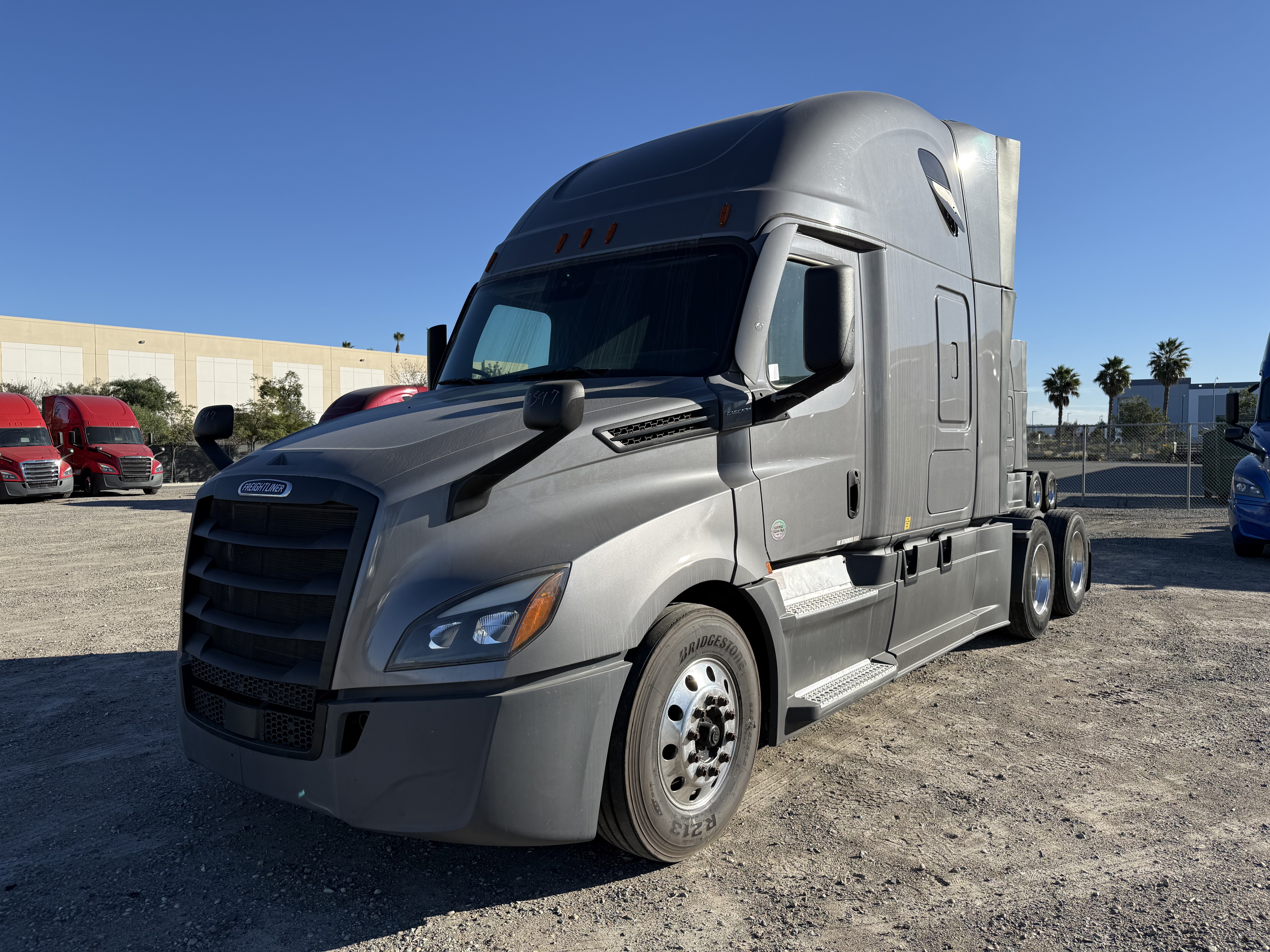 2021 FREIGHTLINER CASCADIA 126SLP - image 1