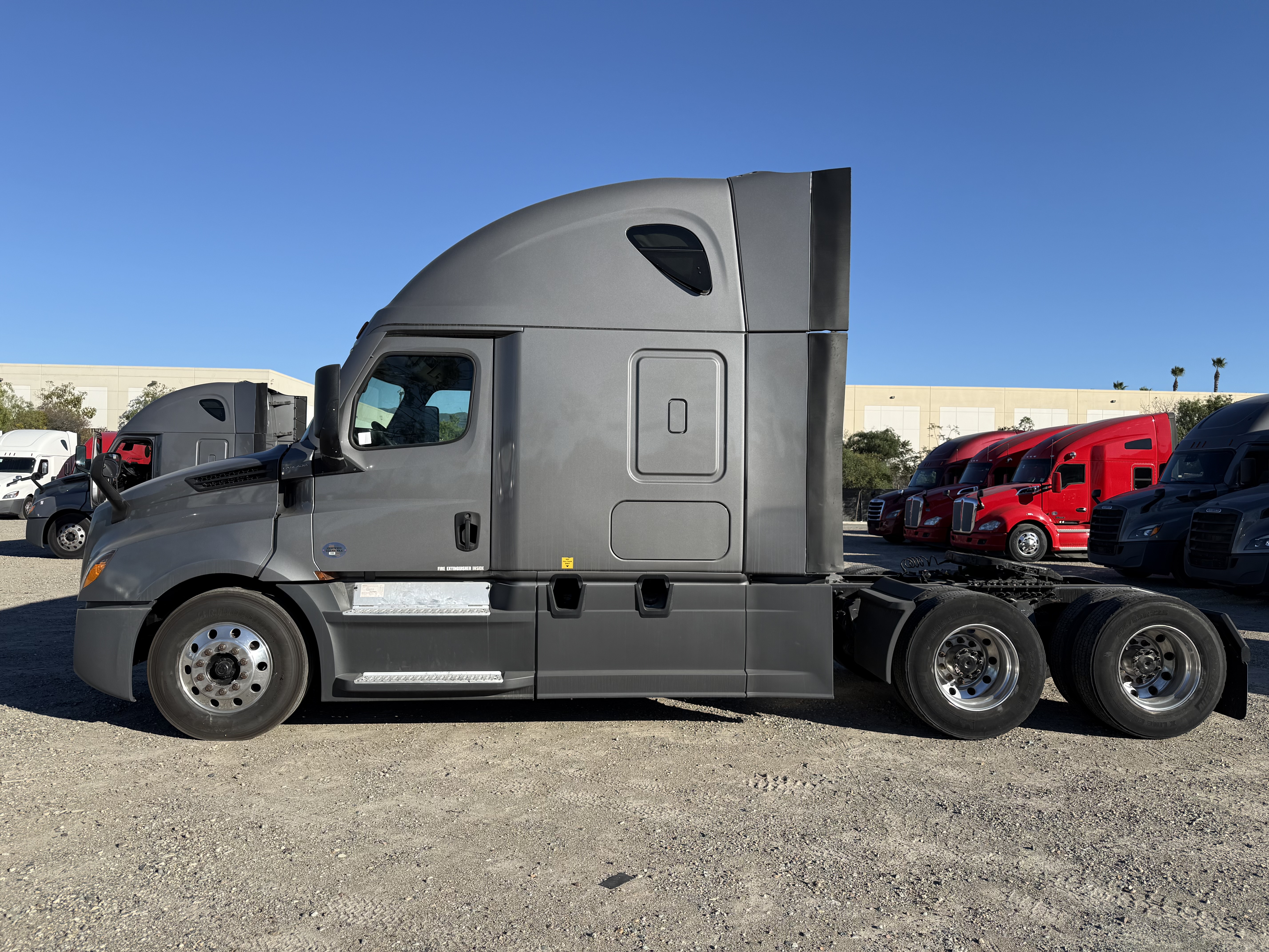 2021 FREIGHTLINER CASCADIA 126SLP - image 3