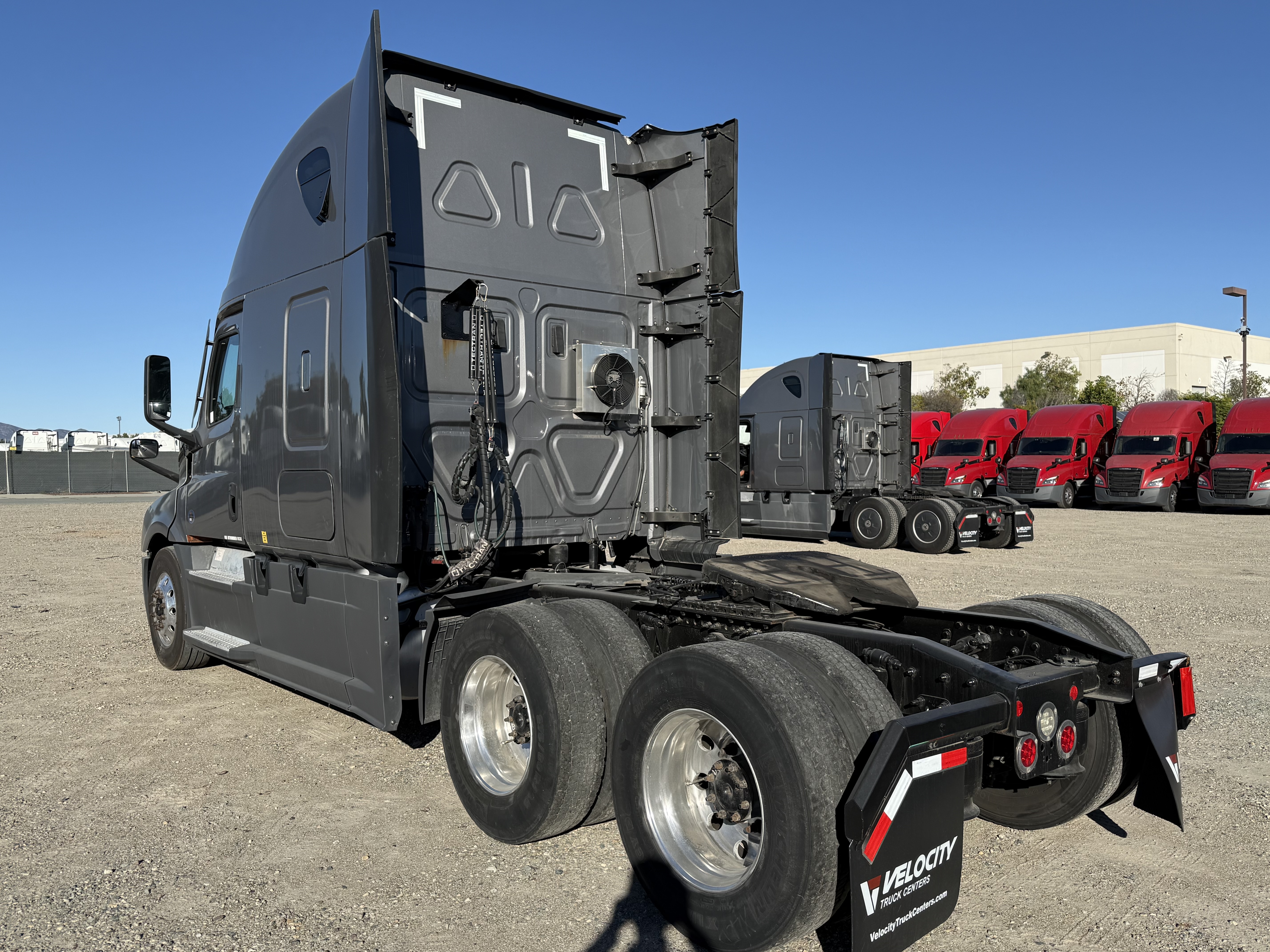 2021 FREIGHTLINER CASCADIA 126SLP - image 4