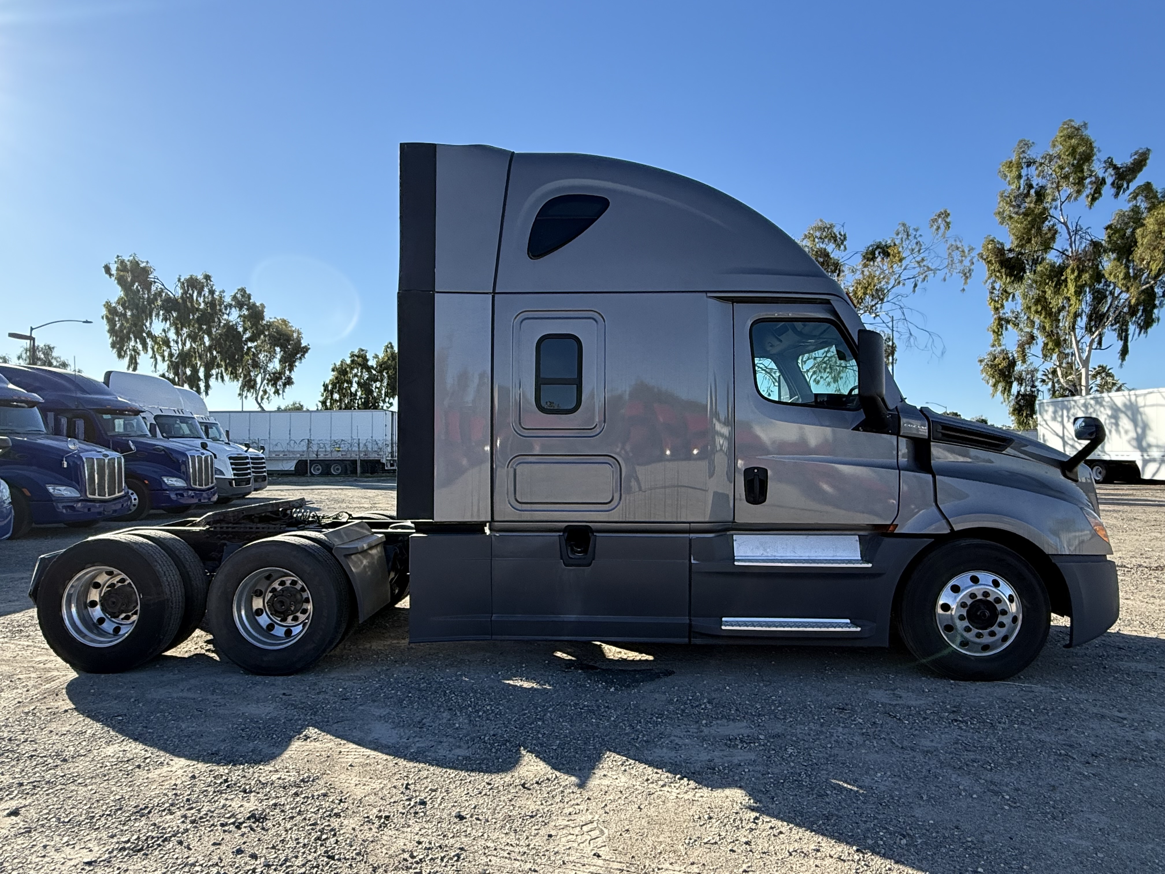 2021 FREIGHTLINER CASCADIA 126SLP - image 7