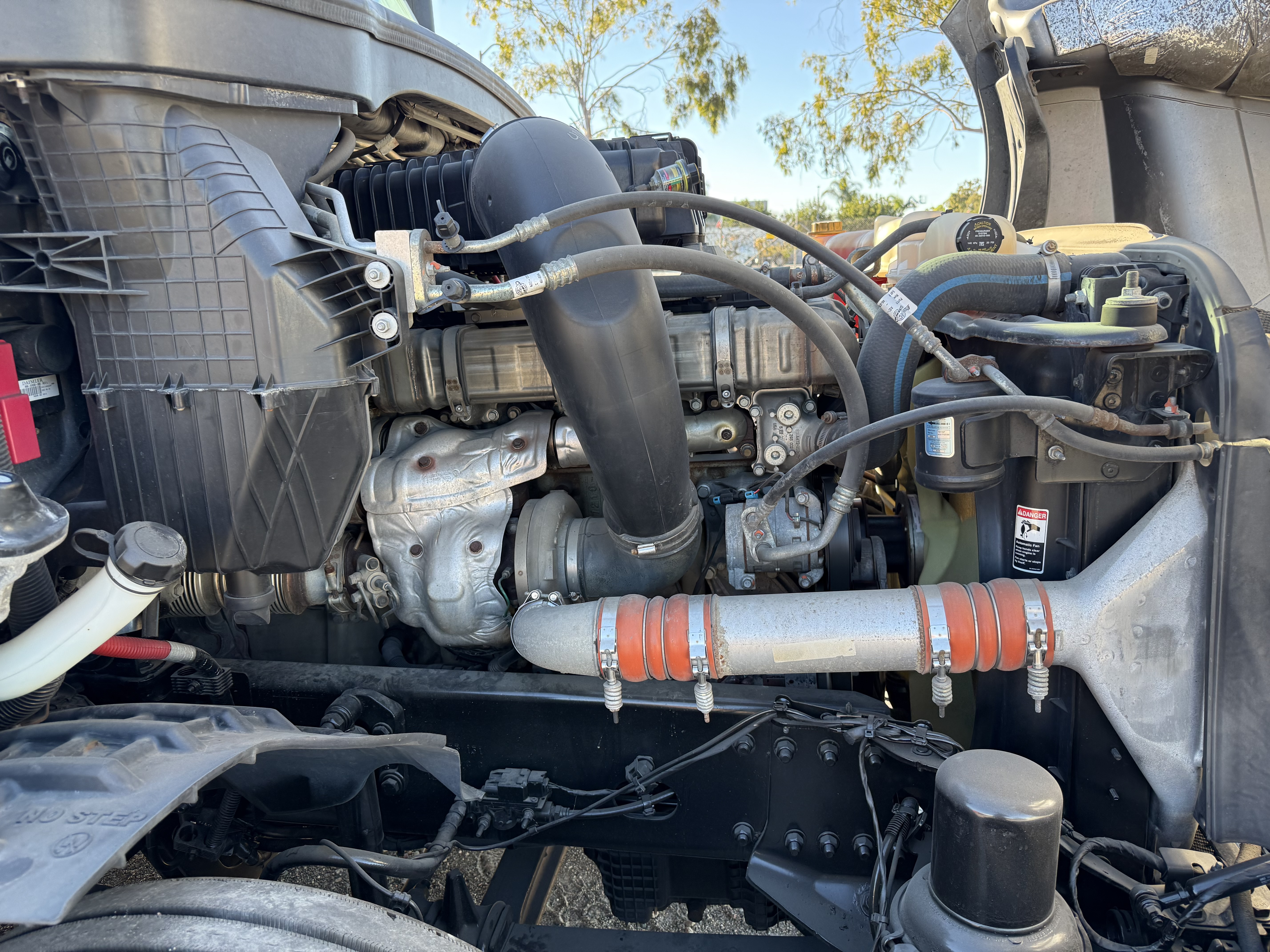 2021 FREIGHTLINER CASCADIA 126SLP - image 10