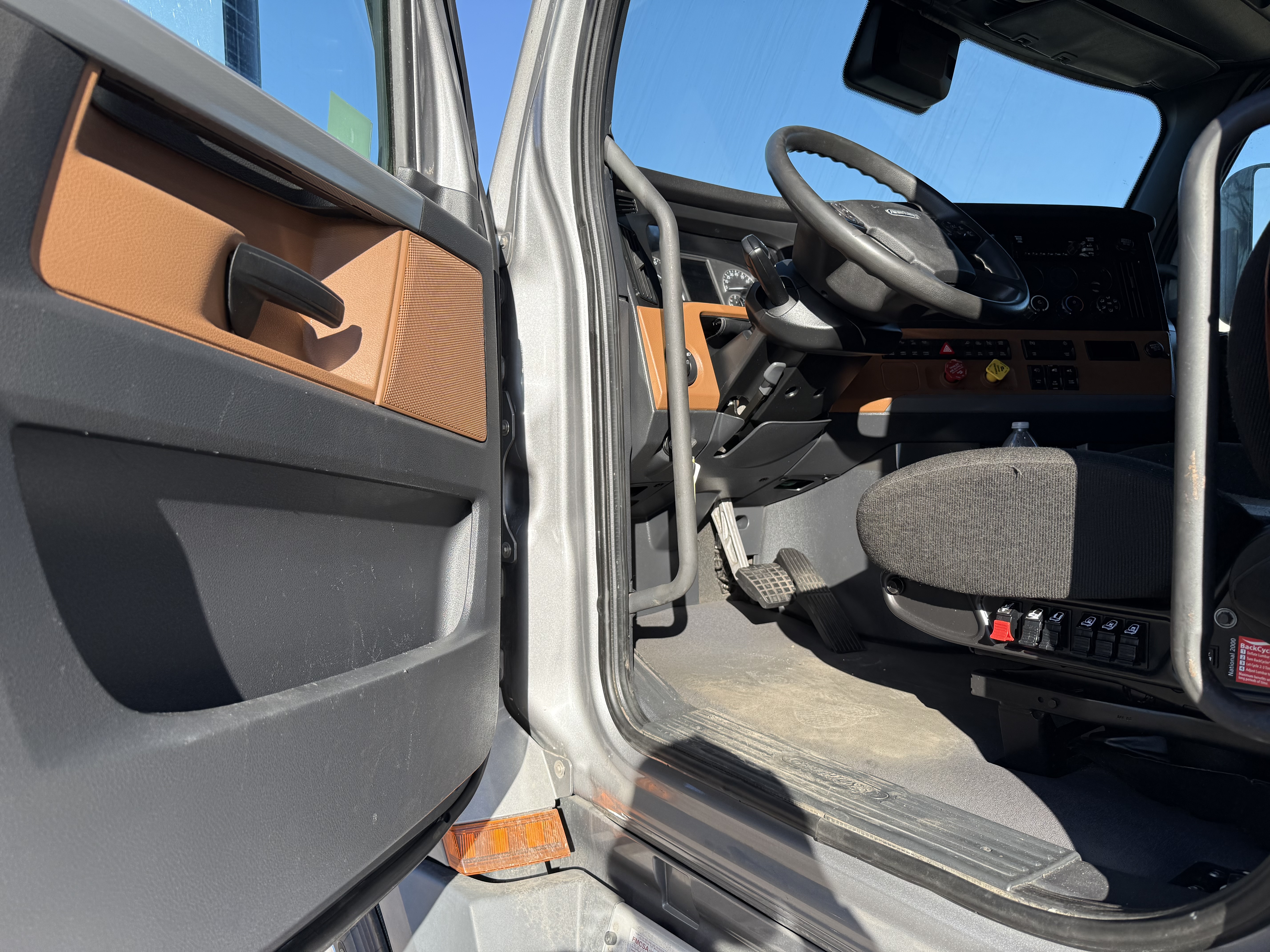 2021 FREIGHTLINER CASCADIA 126SLP - image 18
