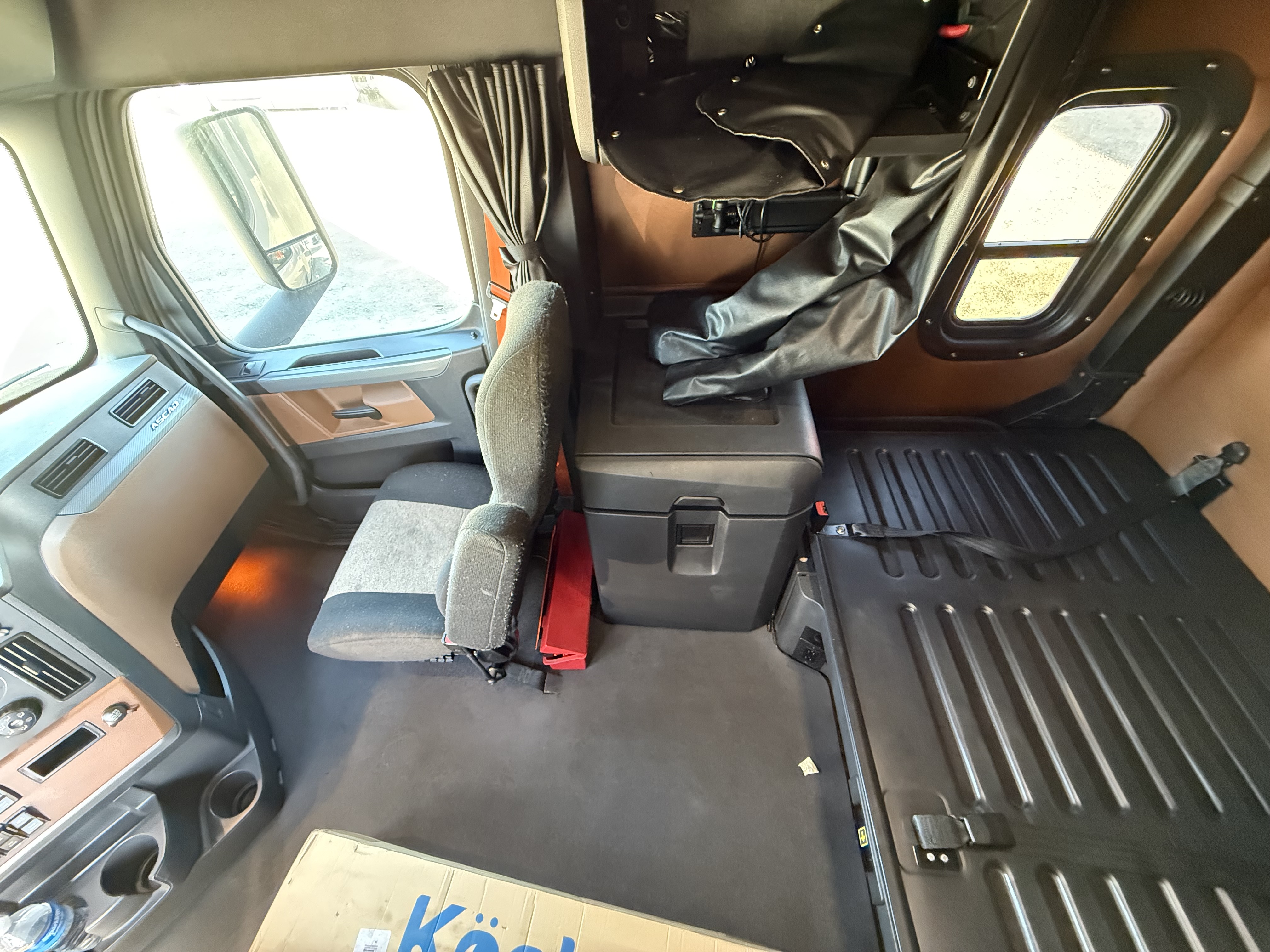 2021 FREIGHTLINER CASCADIA 126SLP - image 17