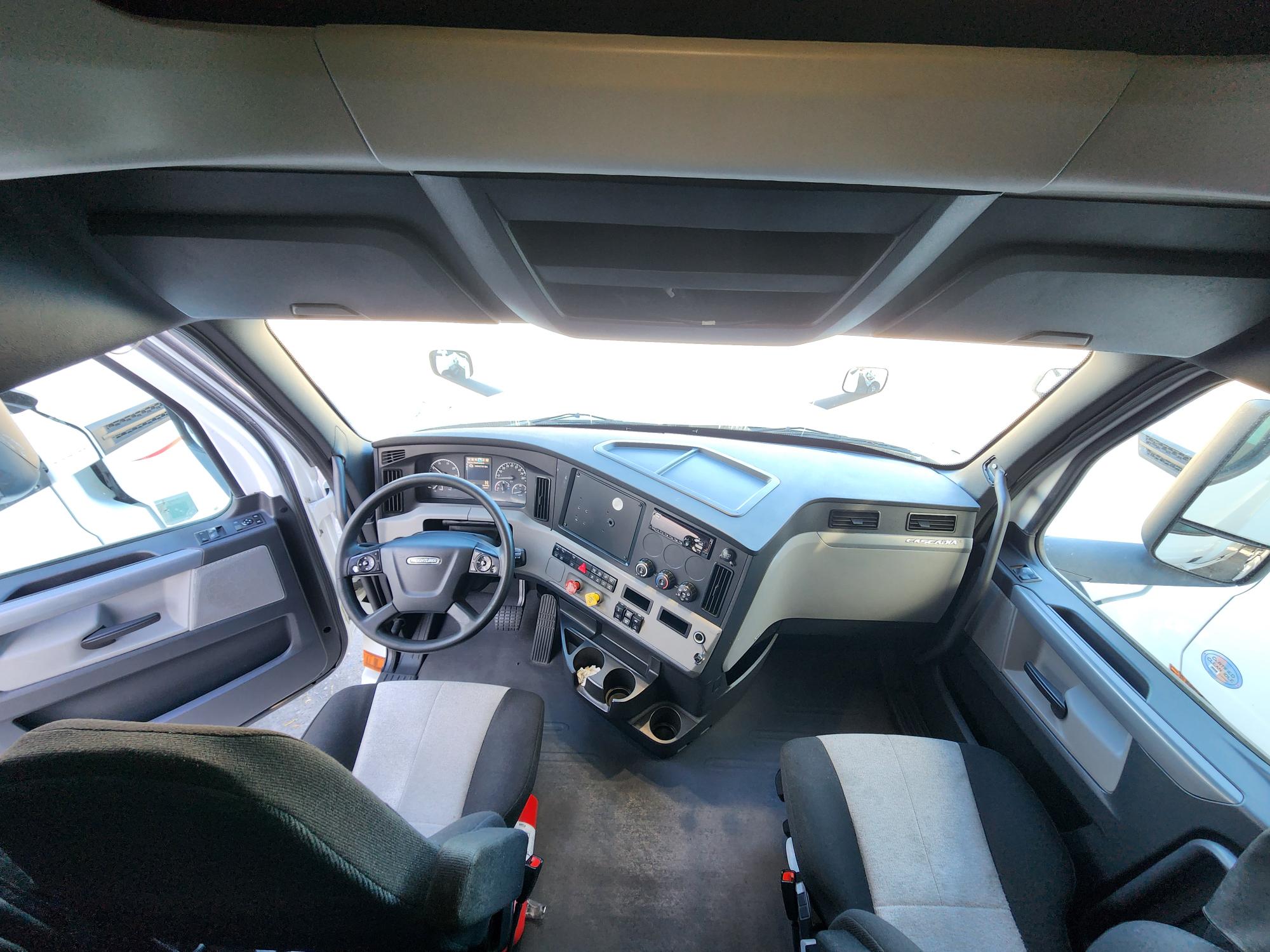 2020 FREIGHTLINER CASCADIA 126SLP - image 21