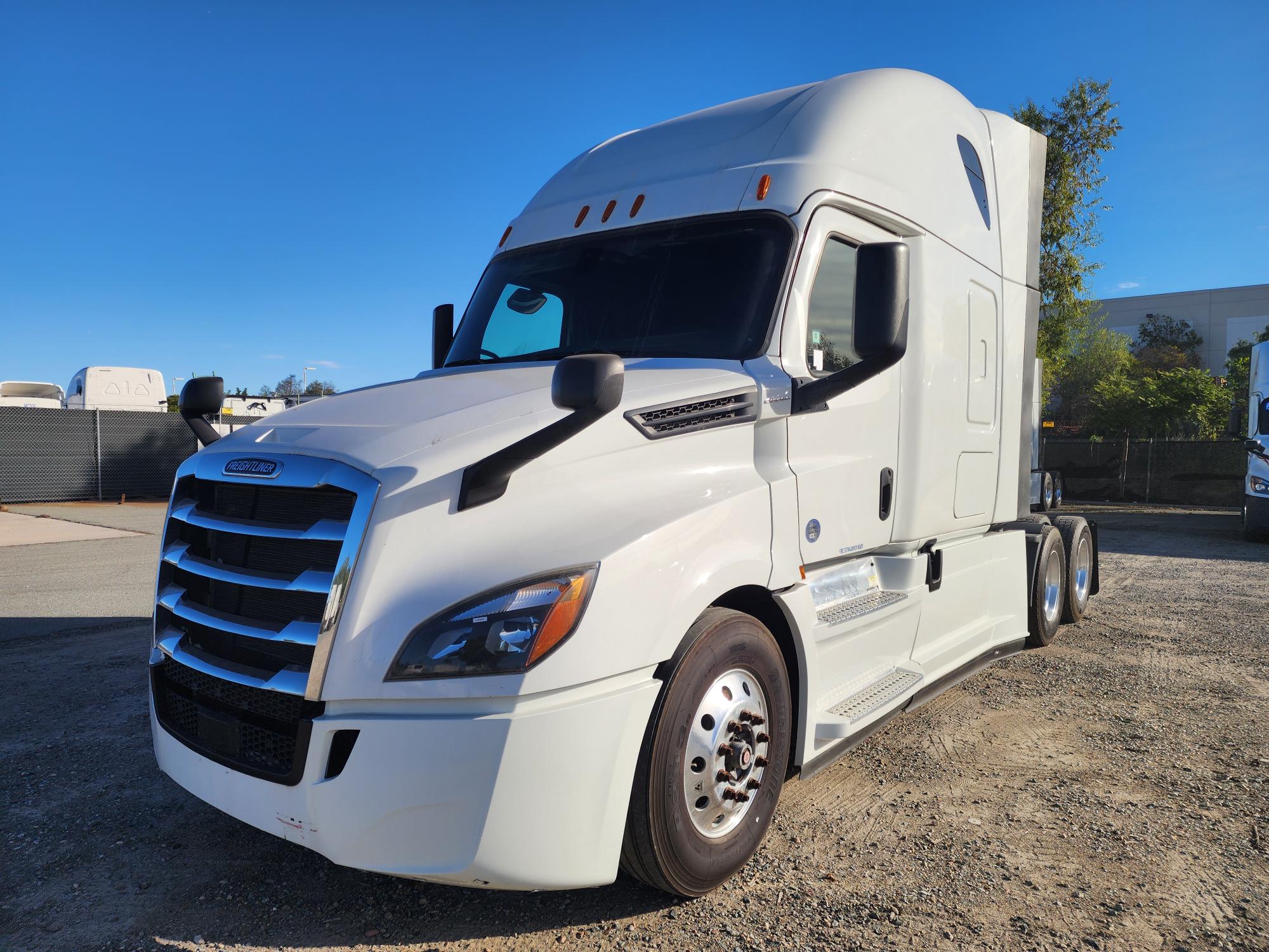 2020 FREIGHTLINER CASCADIA 126SLP - image 1