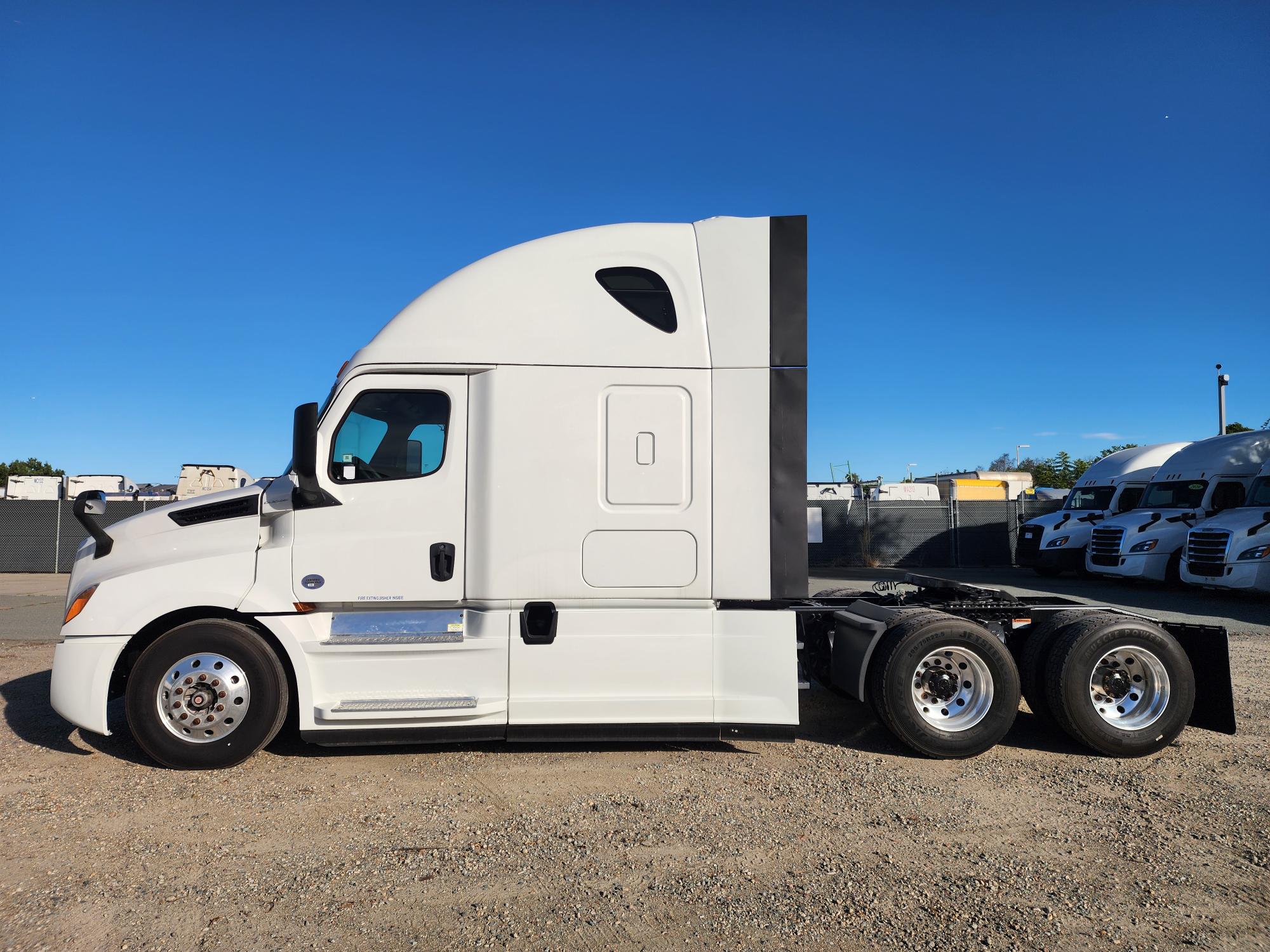 2020 FREIGHTLINER CASCADIA 126SLP - image 3