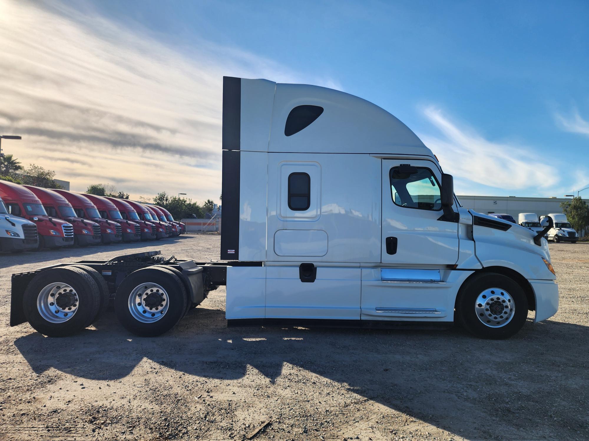2020 FREIGHTLINER CASCADIA 126SLP - image 7