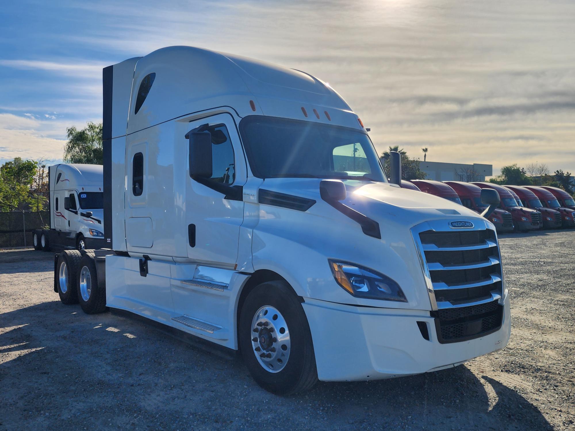 2020 FREIGHTLINER CASCADIA 126SLP - image 8