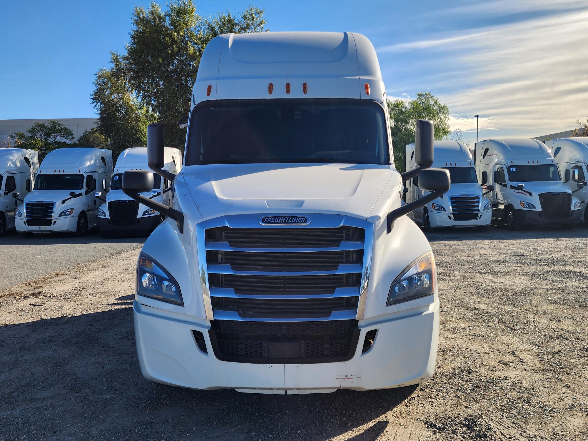 2020 FREIGHTLINER CASCADIA 126SLP - image 2