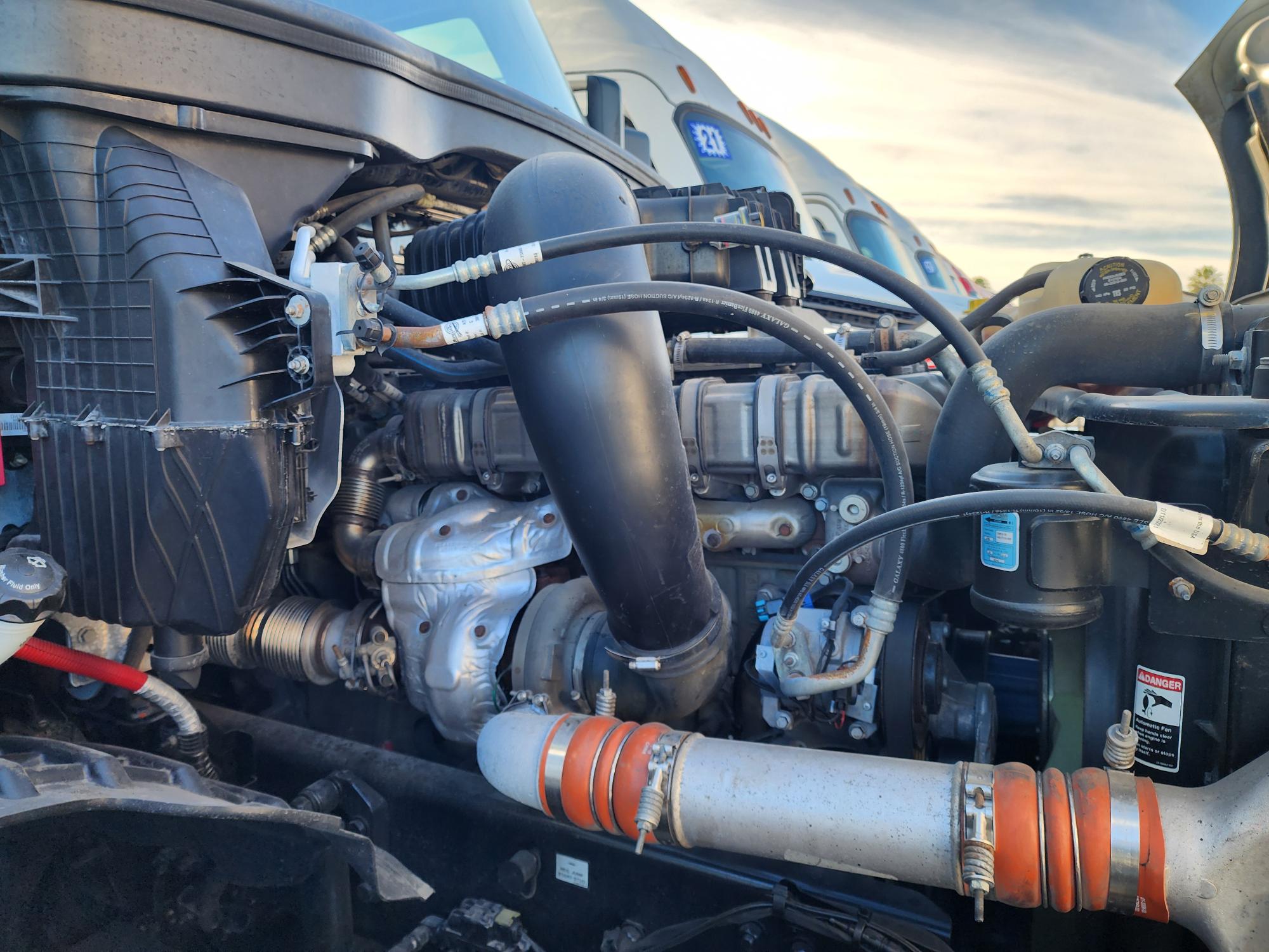 2020 FREIGHTLINER CASCADIA 126SLP - image 9