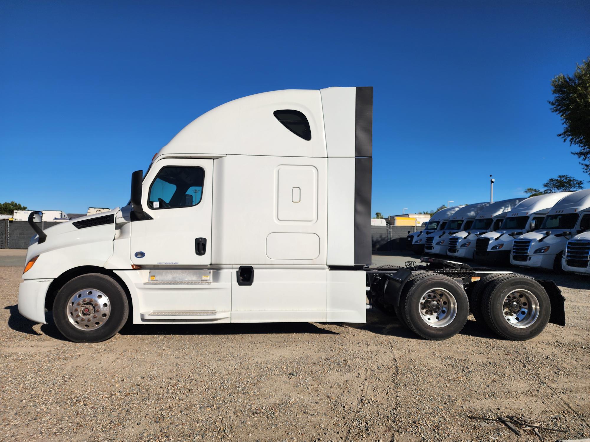 2020 FREIGHTLINER CASCADIA 126SLP - image 3