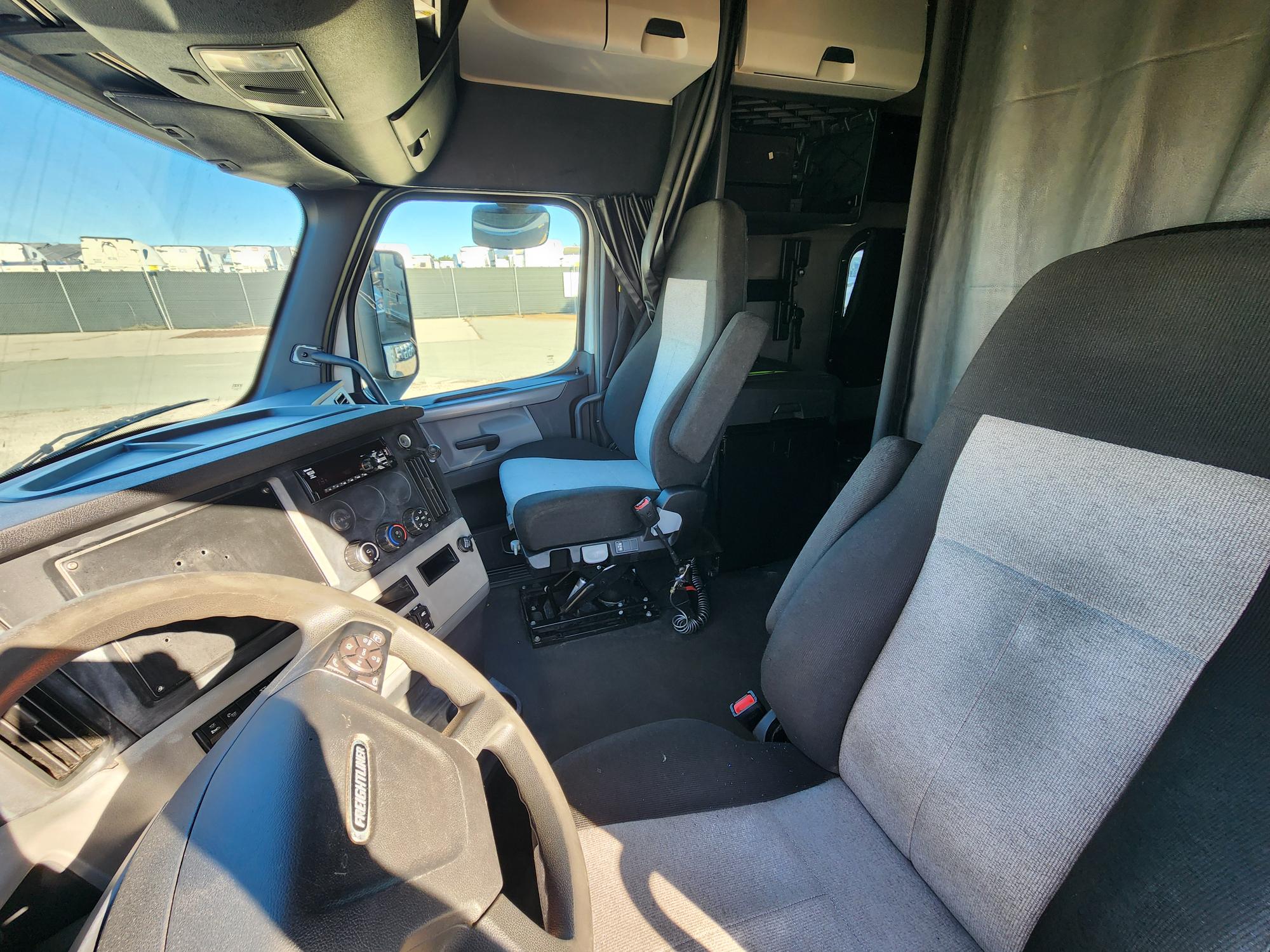 2020 FREIGHTLINER CASCADIA 126SLP - image 18