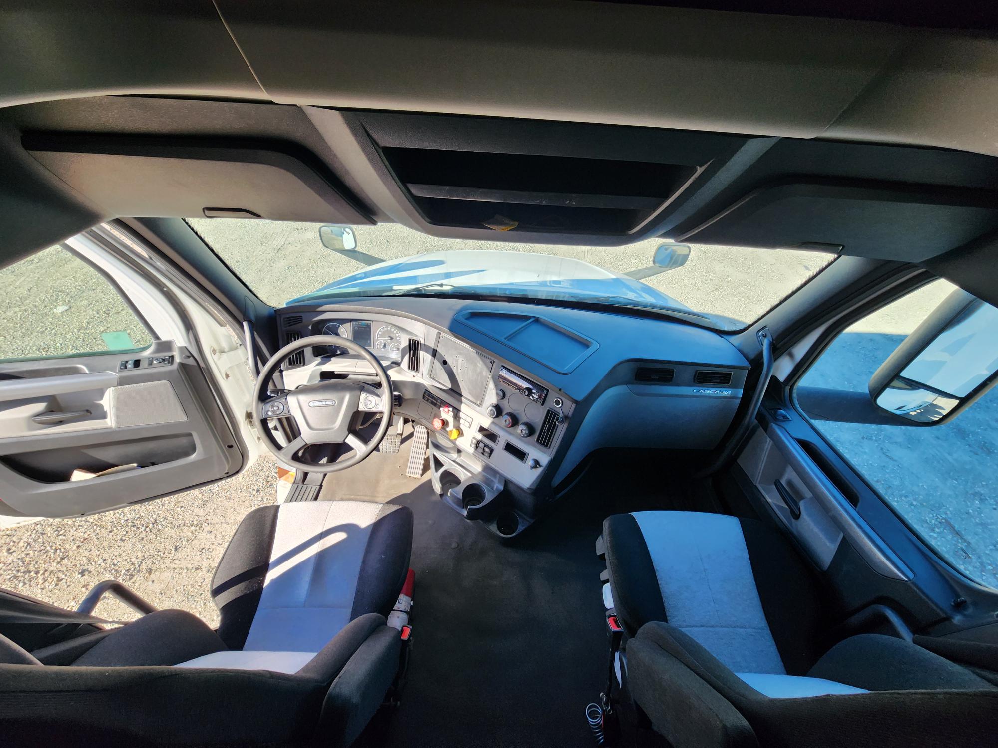 2020 FREIGHTLINER CASCADIA 126SLP - image 19