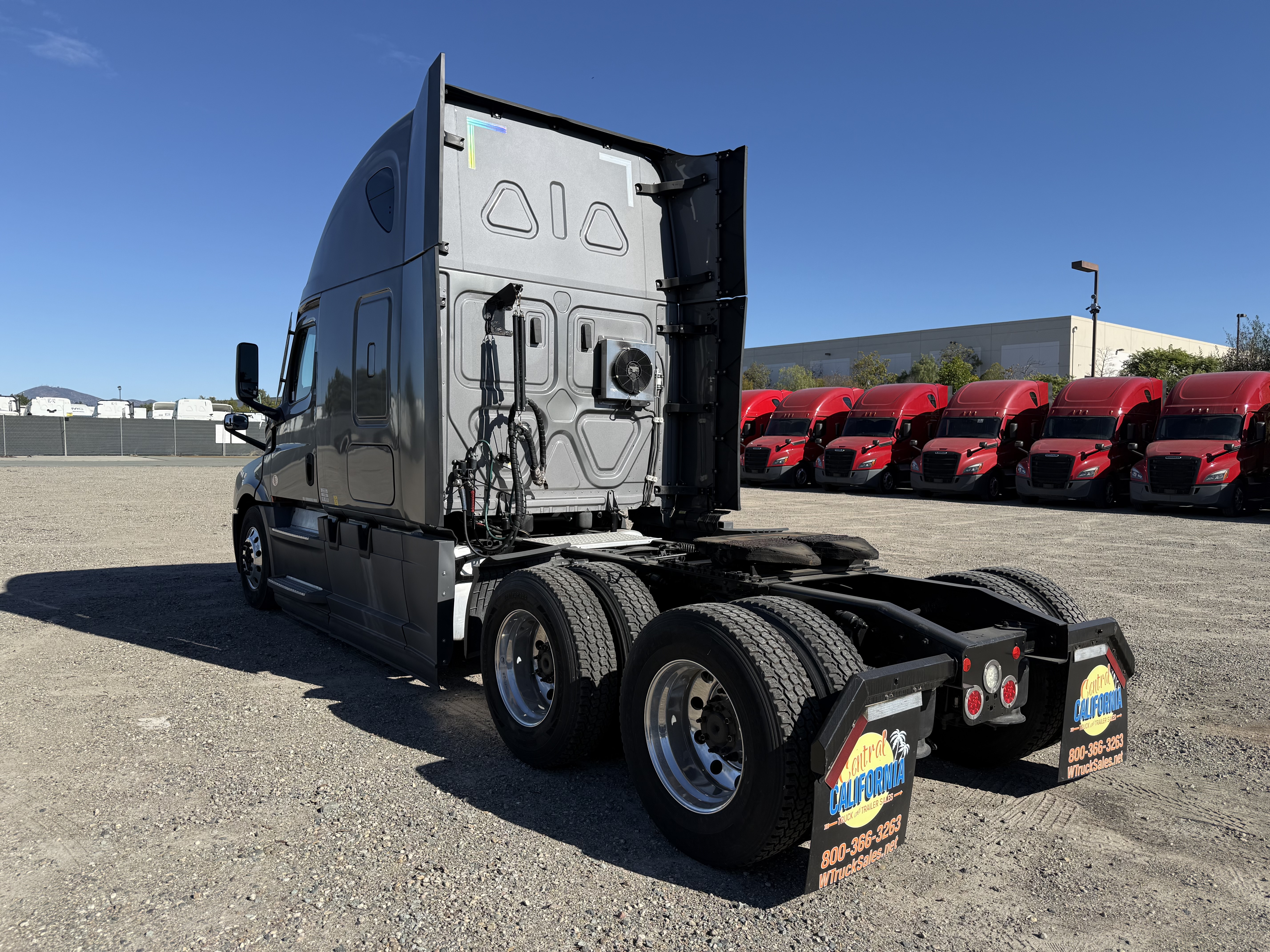 2021 FREIGHTLINER CASCADIA 126SLP - image 4