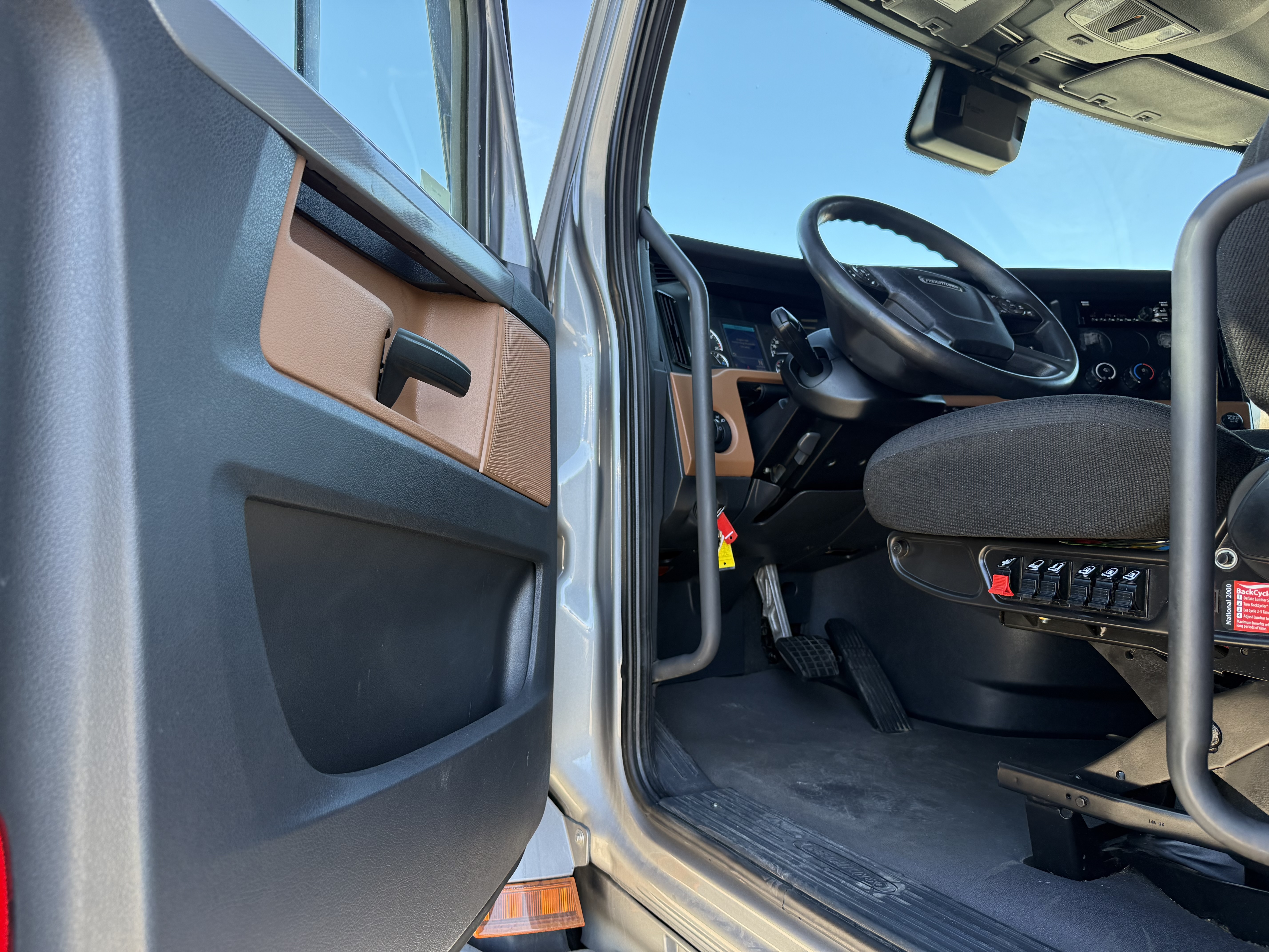 2021 FREIGHTLINER CASCADIA 126SLP - image 18