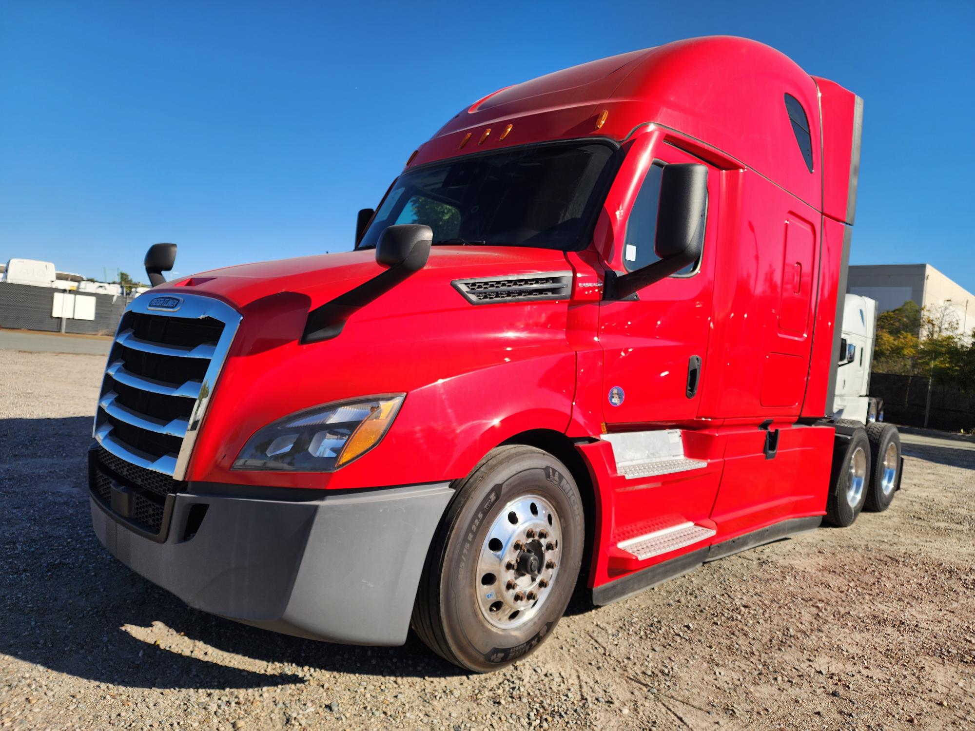 2021 FREIGHTLINER CASCADIA 126SLP - image 1