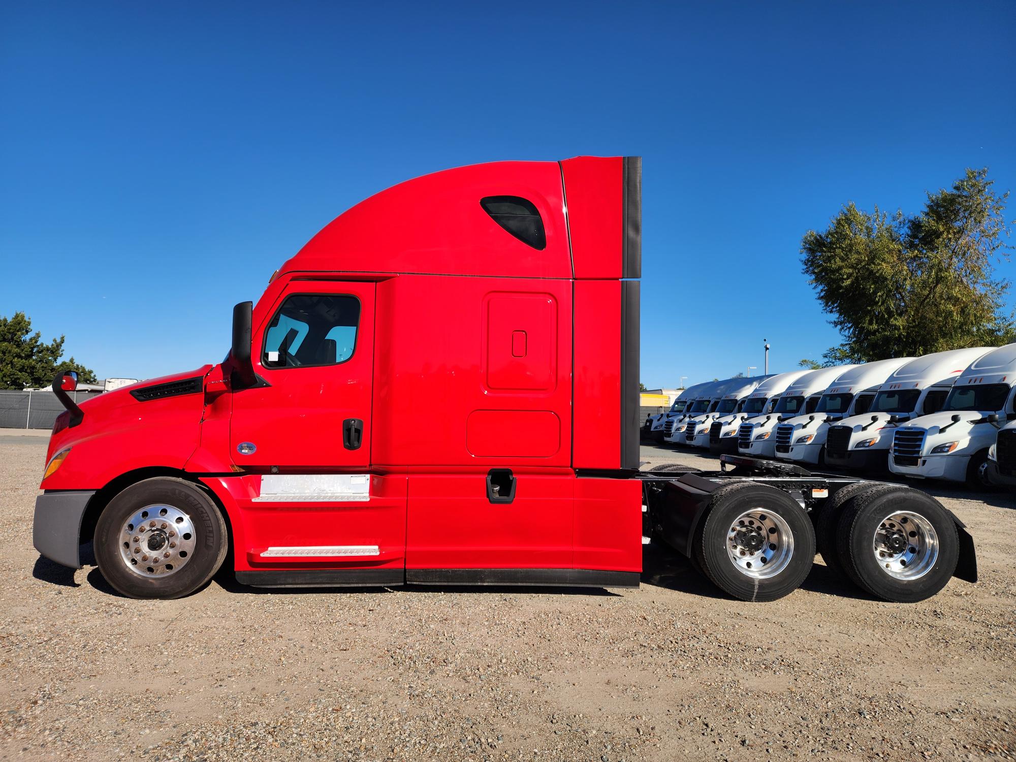 2021 FREIGHTLINER CASCADIA 126SLP - image 3