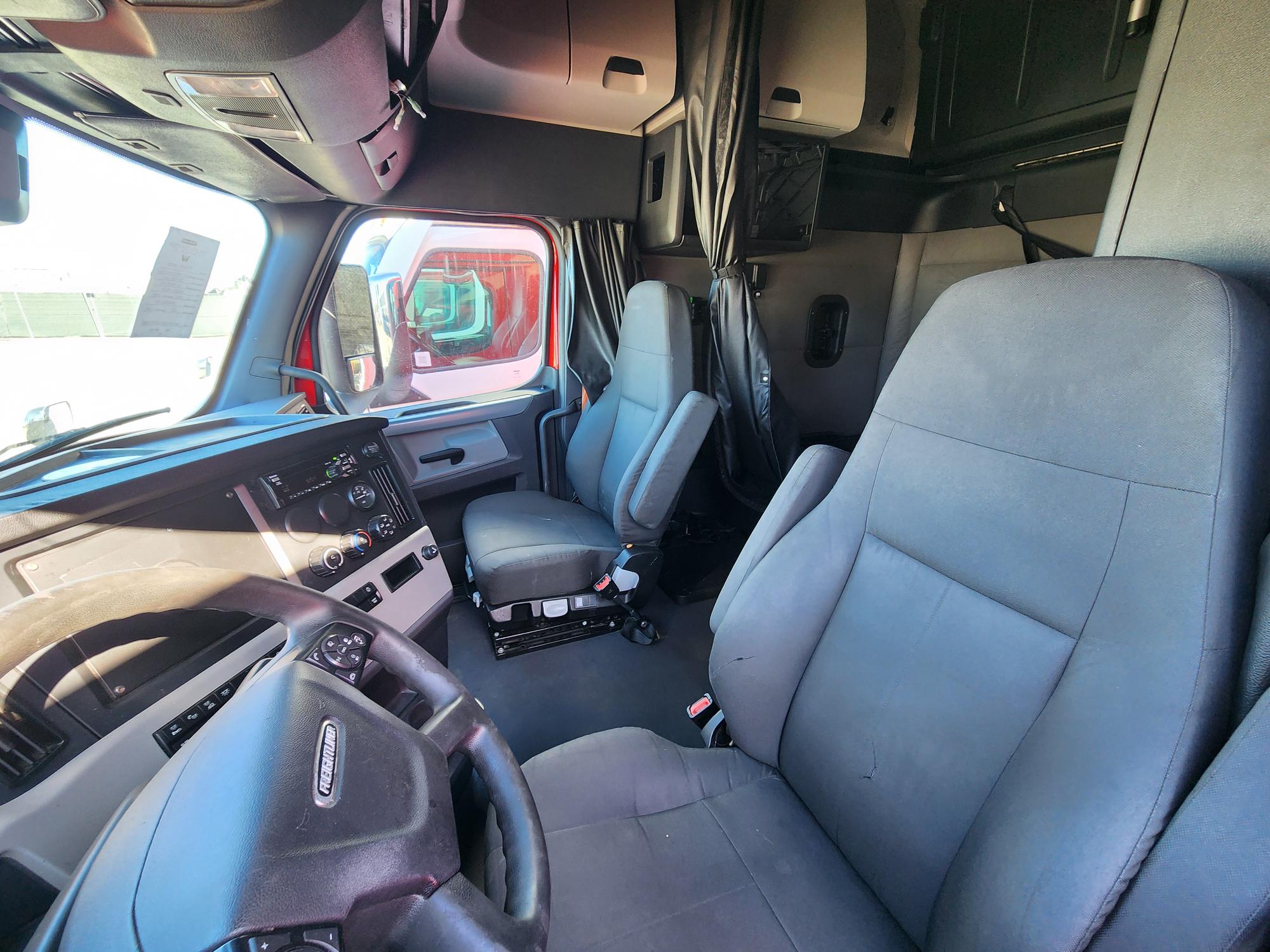 2021 FREIGHTLINER CASCADIA 126SLP - image 20