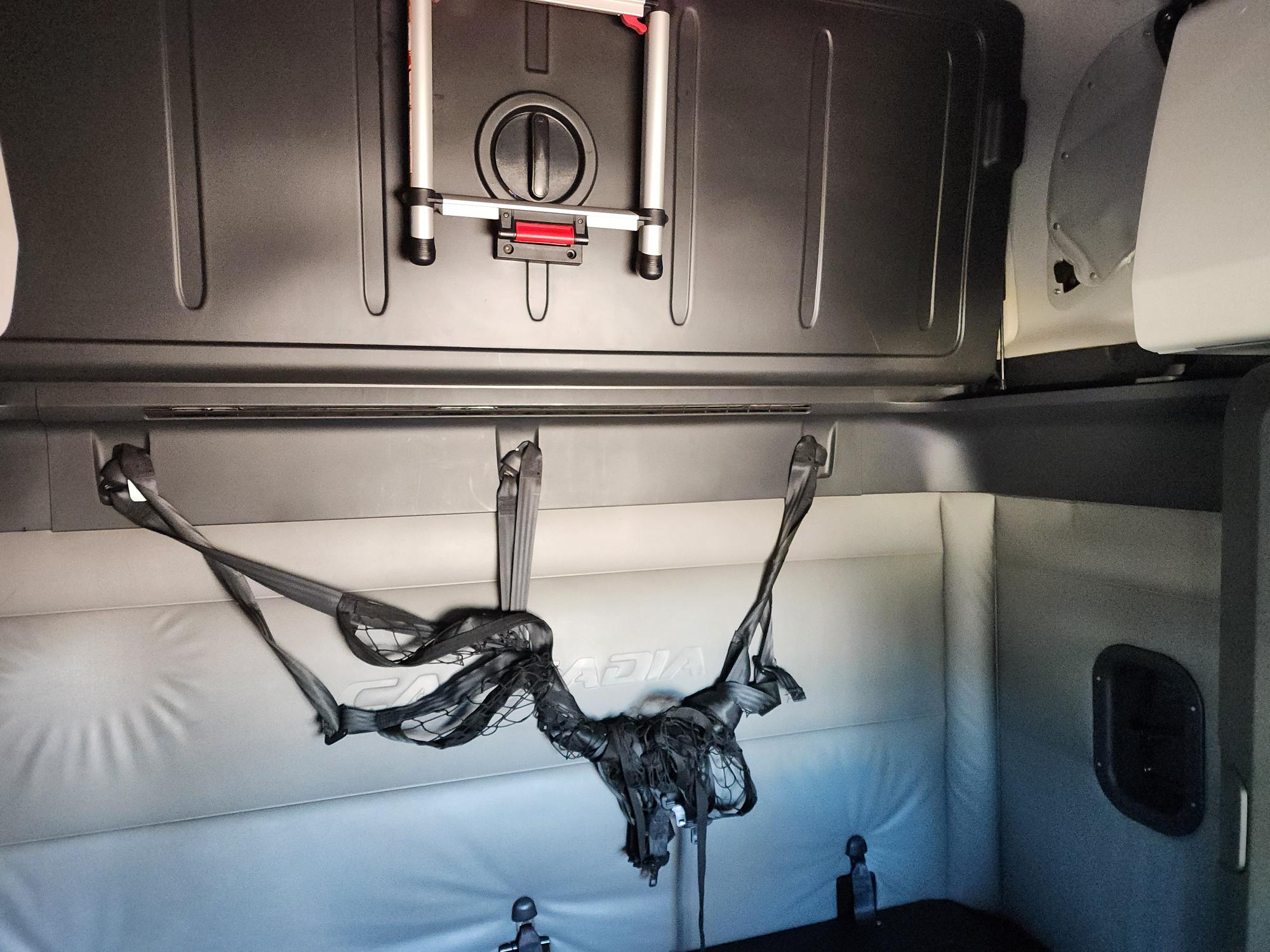 2021 FREIGHTLINER CASCADIA 126SLP - image 24