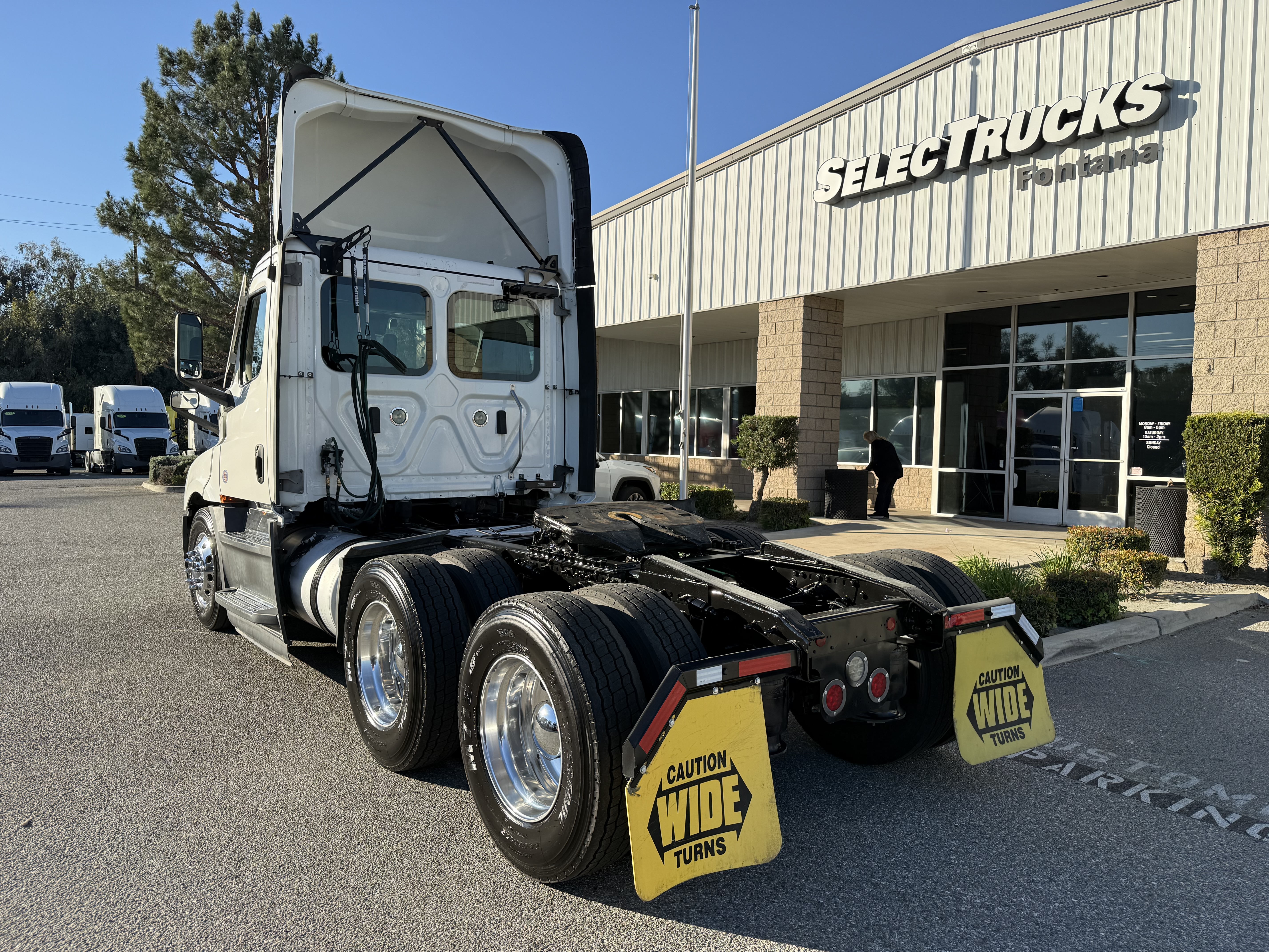 2021 FREIGHTLINER CASCADIA 126DC - image 4