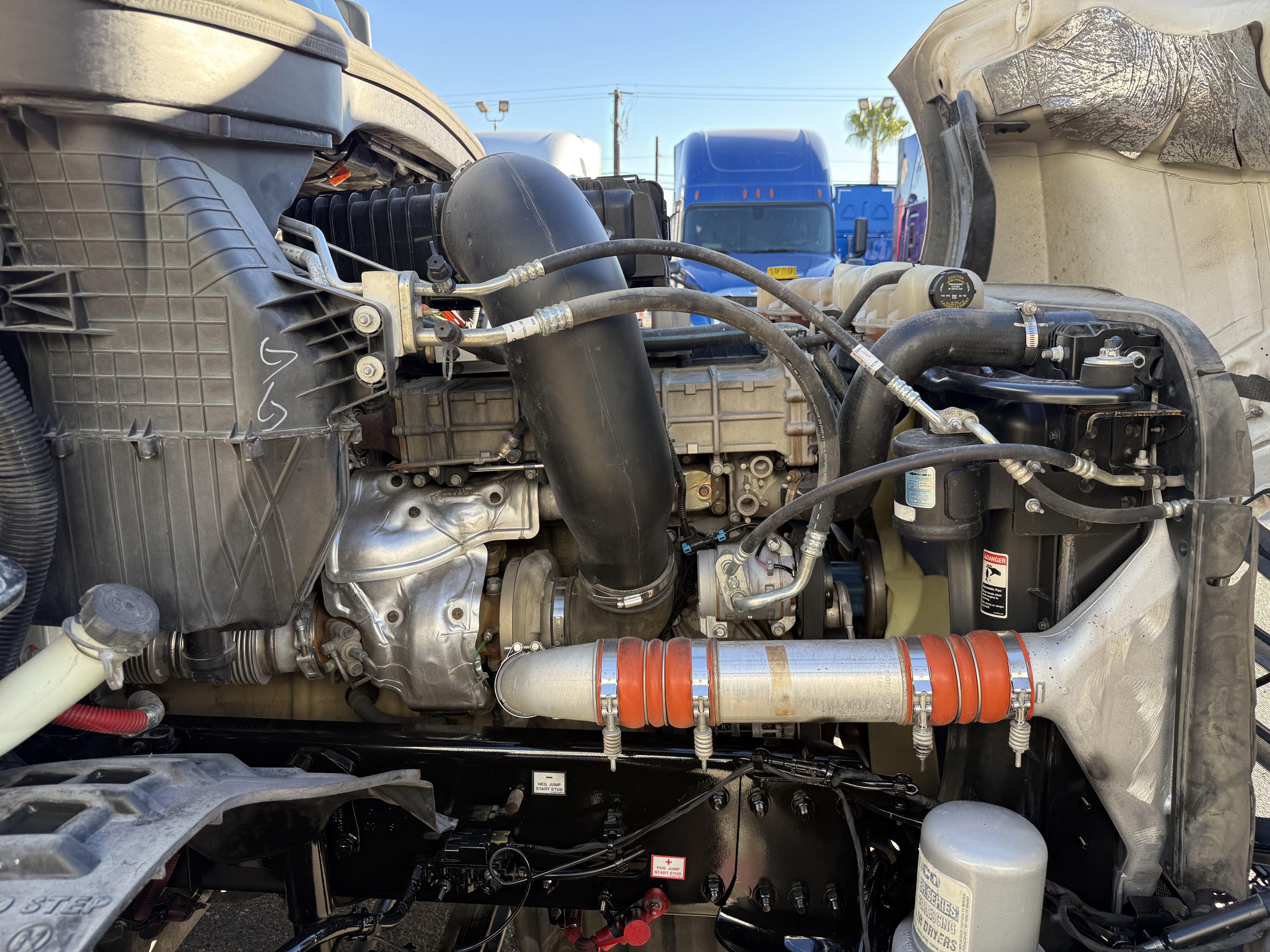 2021 FREIGHTLINER CASCADIA 126DC - image 9