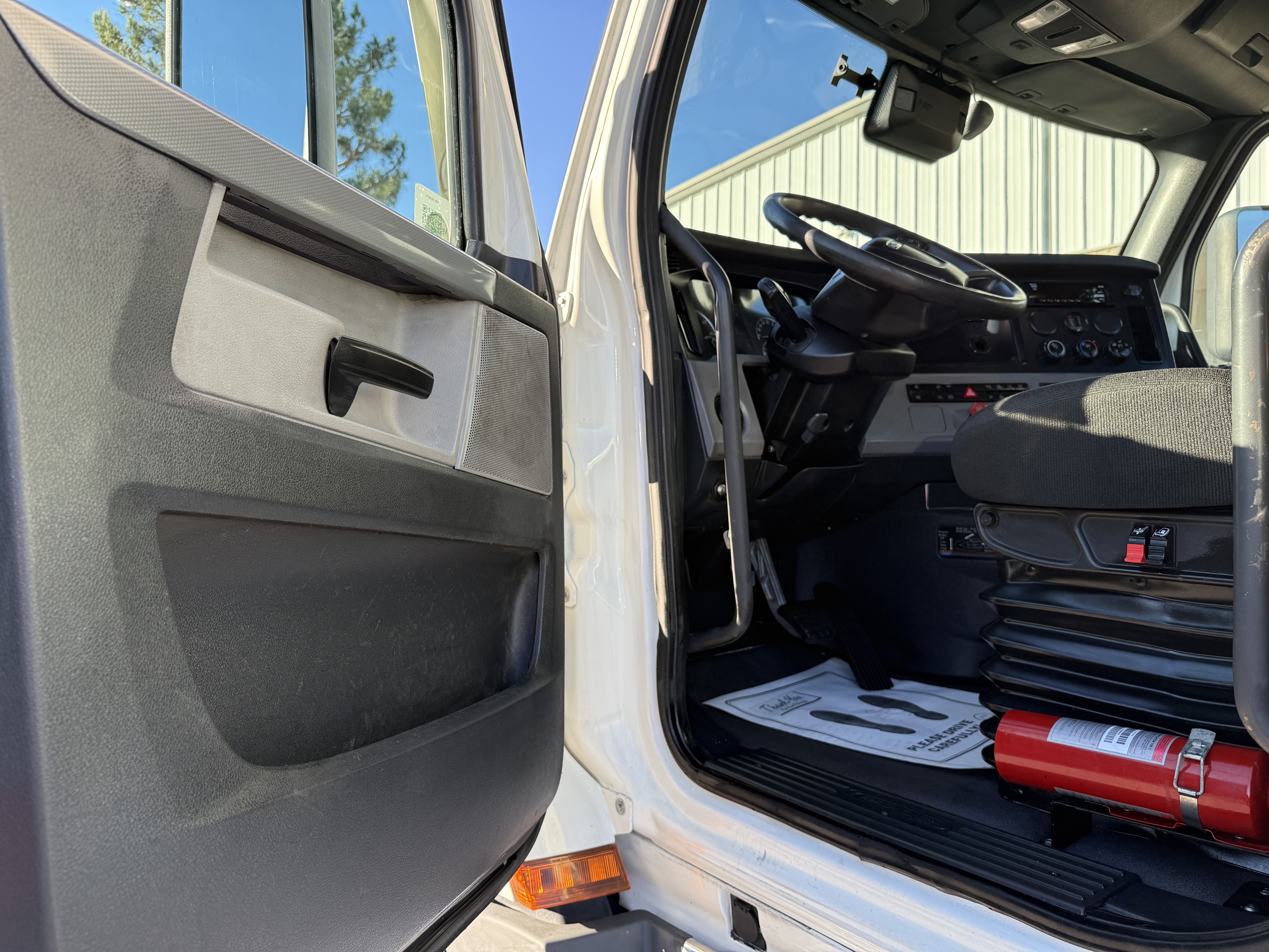 2021 FREIGHTLINER CASCADIA 126DC - image 17