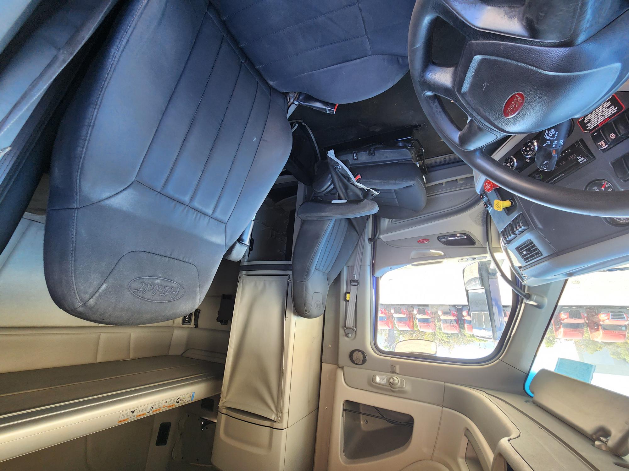 2019 PETERBILT 579 - image 17