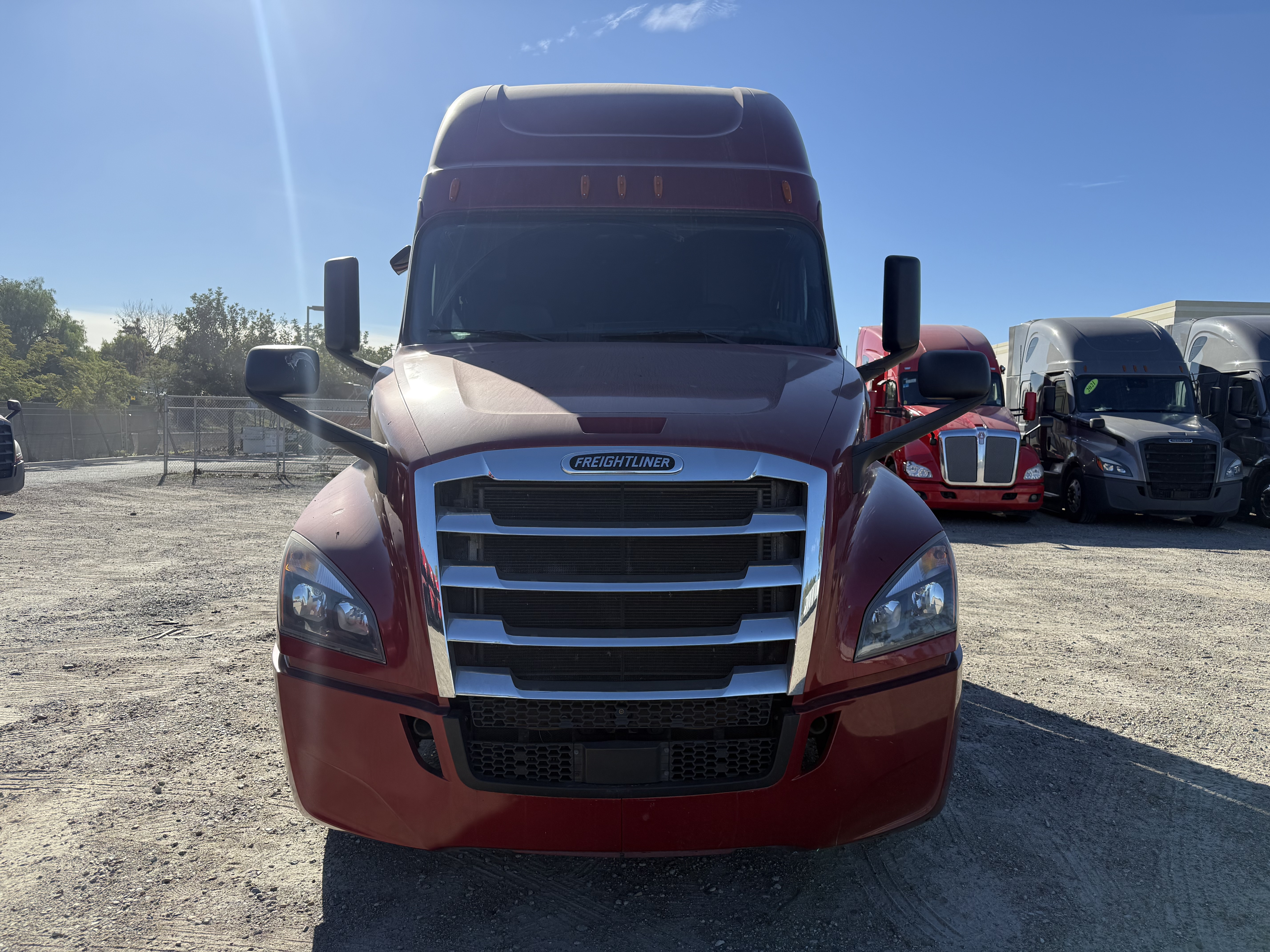 2020 FREIGHTLINER CASCADIA 126SLP - image 2