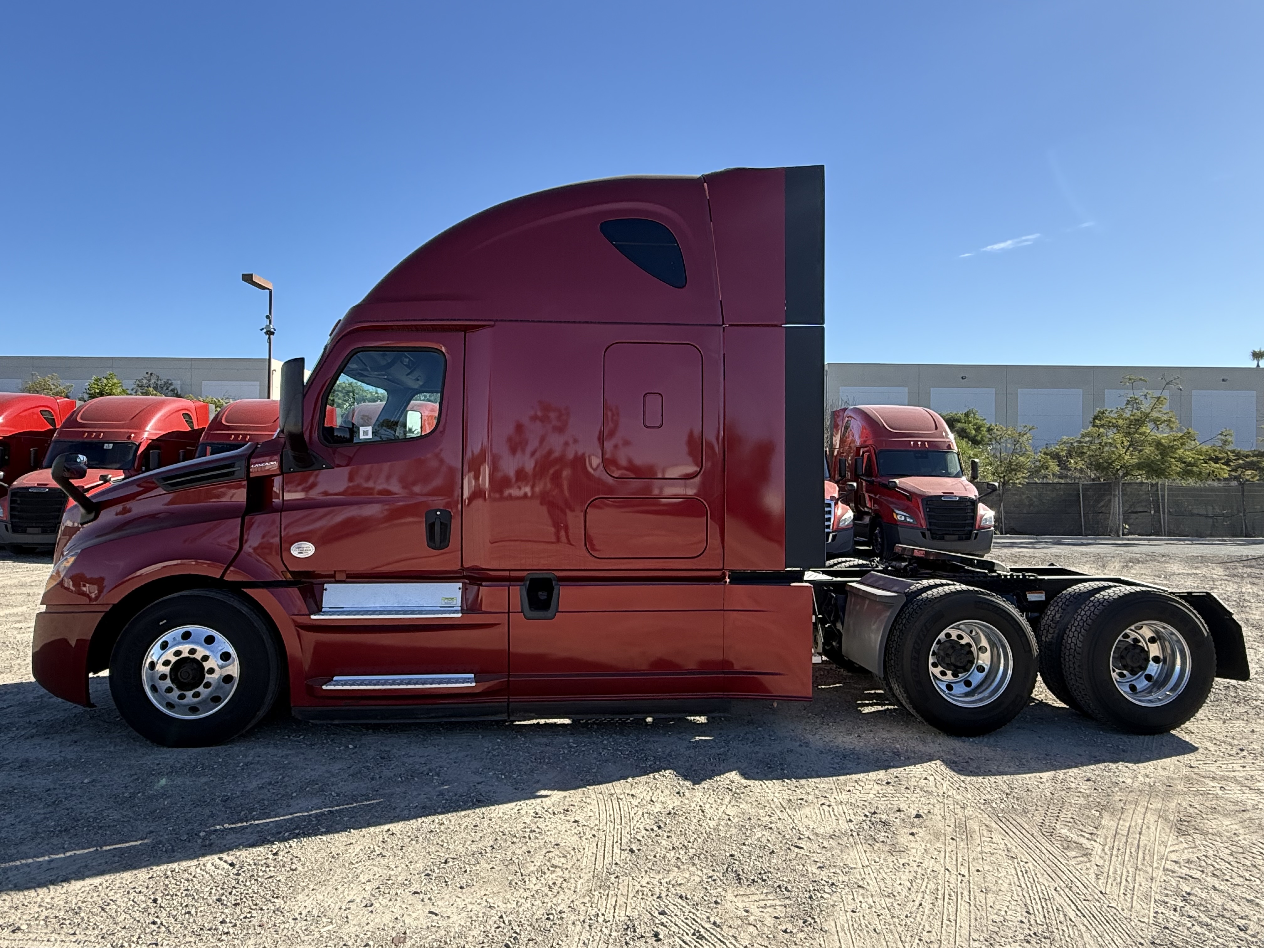 2020 FREIGHTLINER CASCADIA 126SLP - image 3