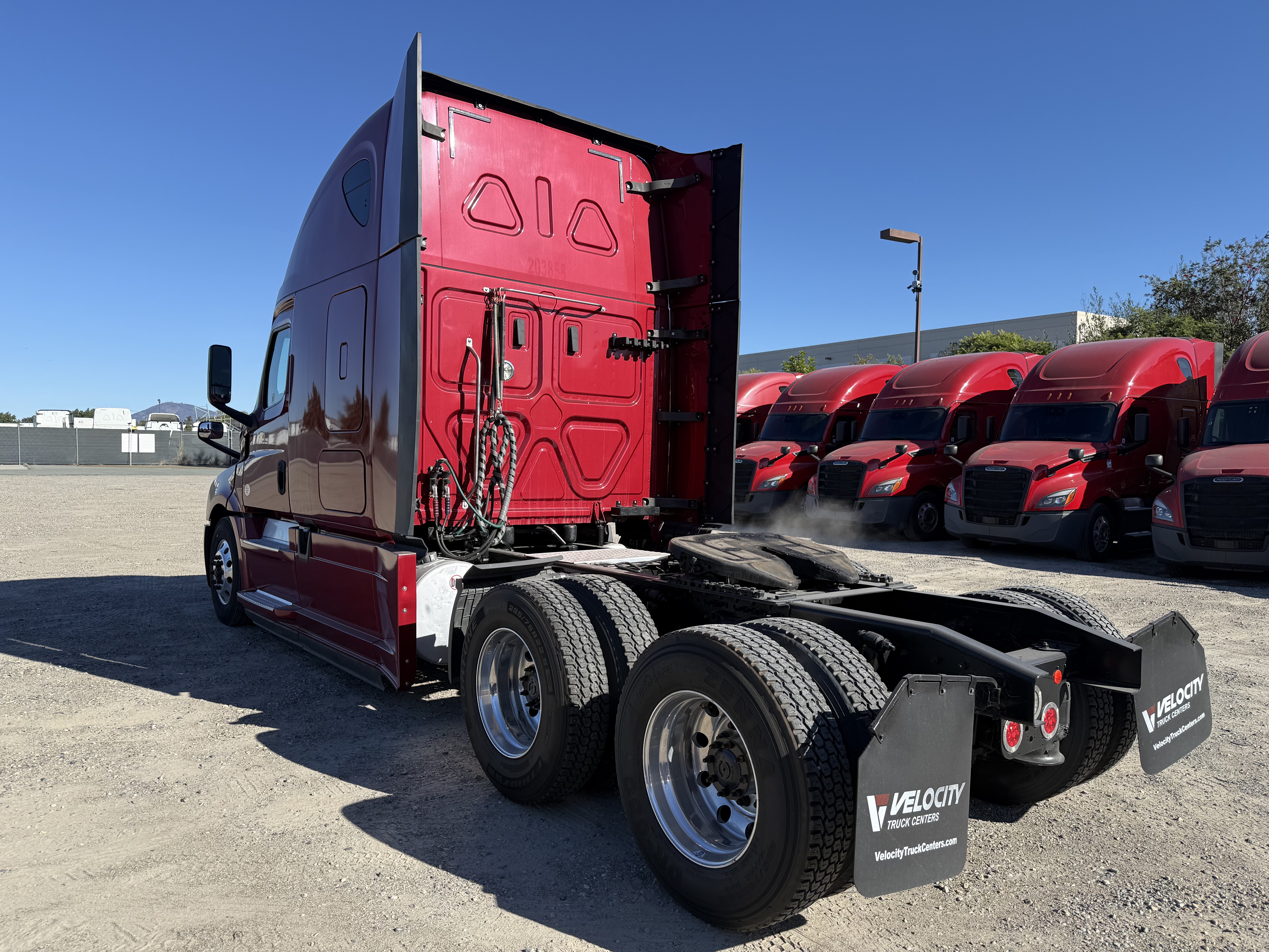 2020 FREIGHTLINER CASCADIA 126SLP - image 4