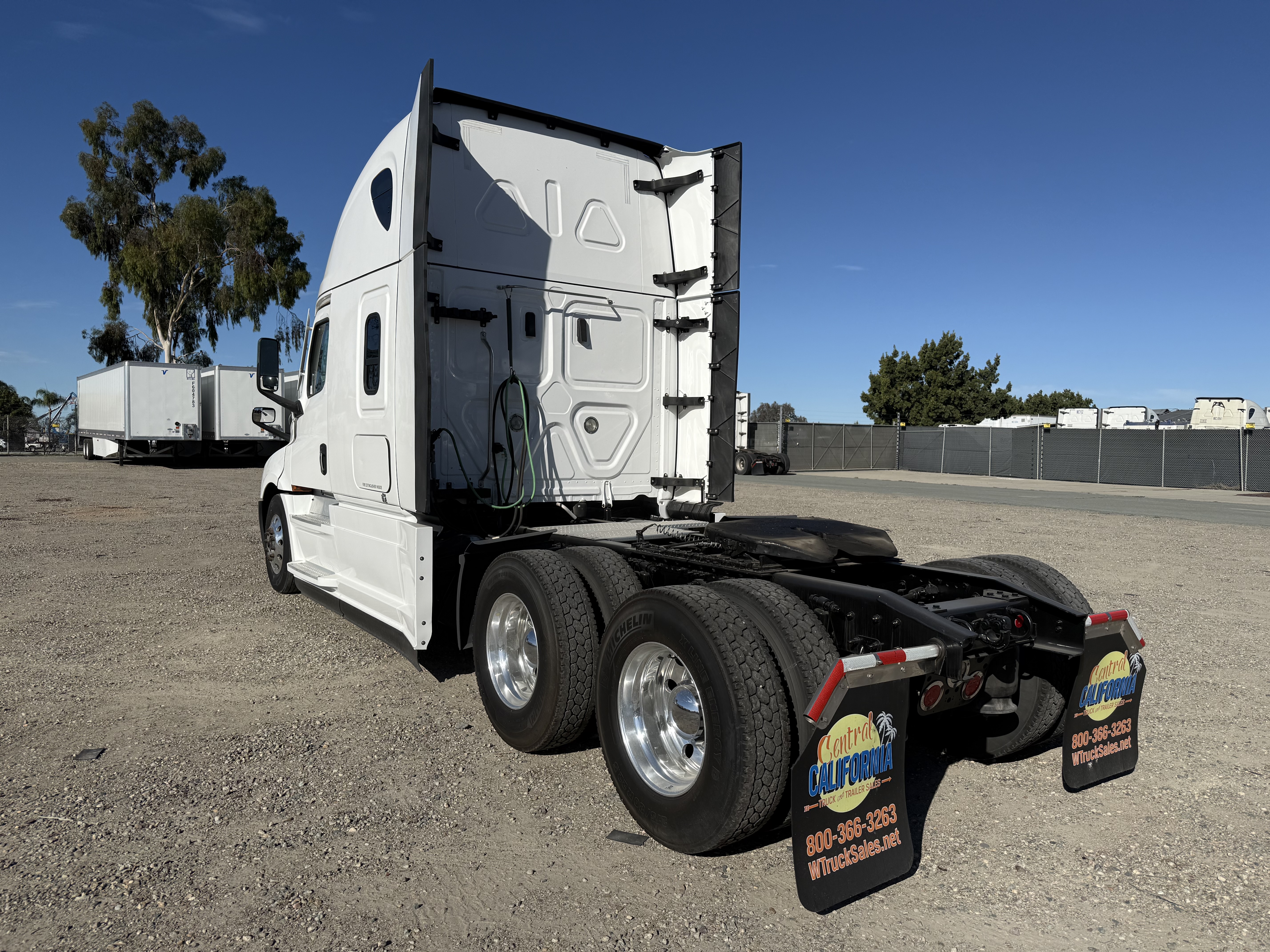 2023 FREIGHTLINER CASCADIA 126SLP - image 4