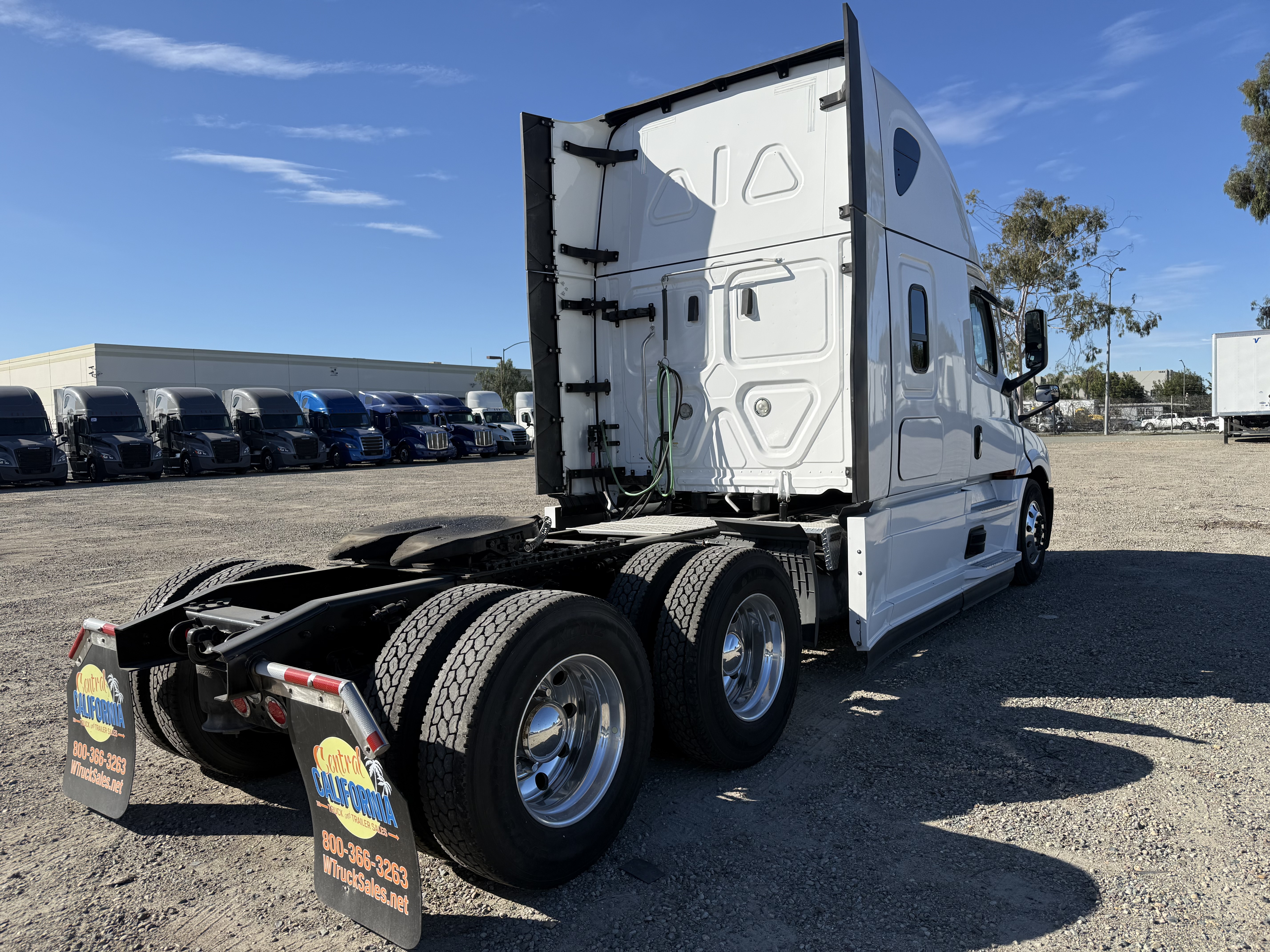 2023 FREIGHTLINER CASCADIA 126SLP - image 6