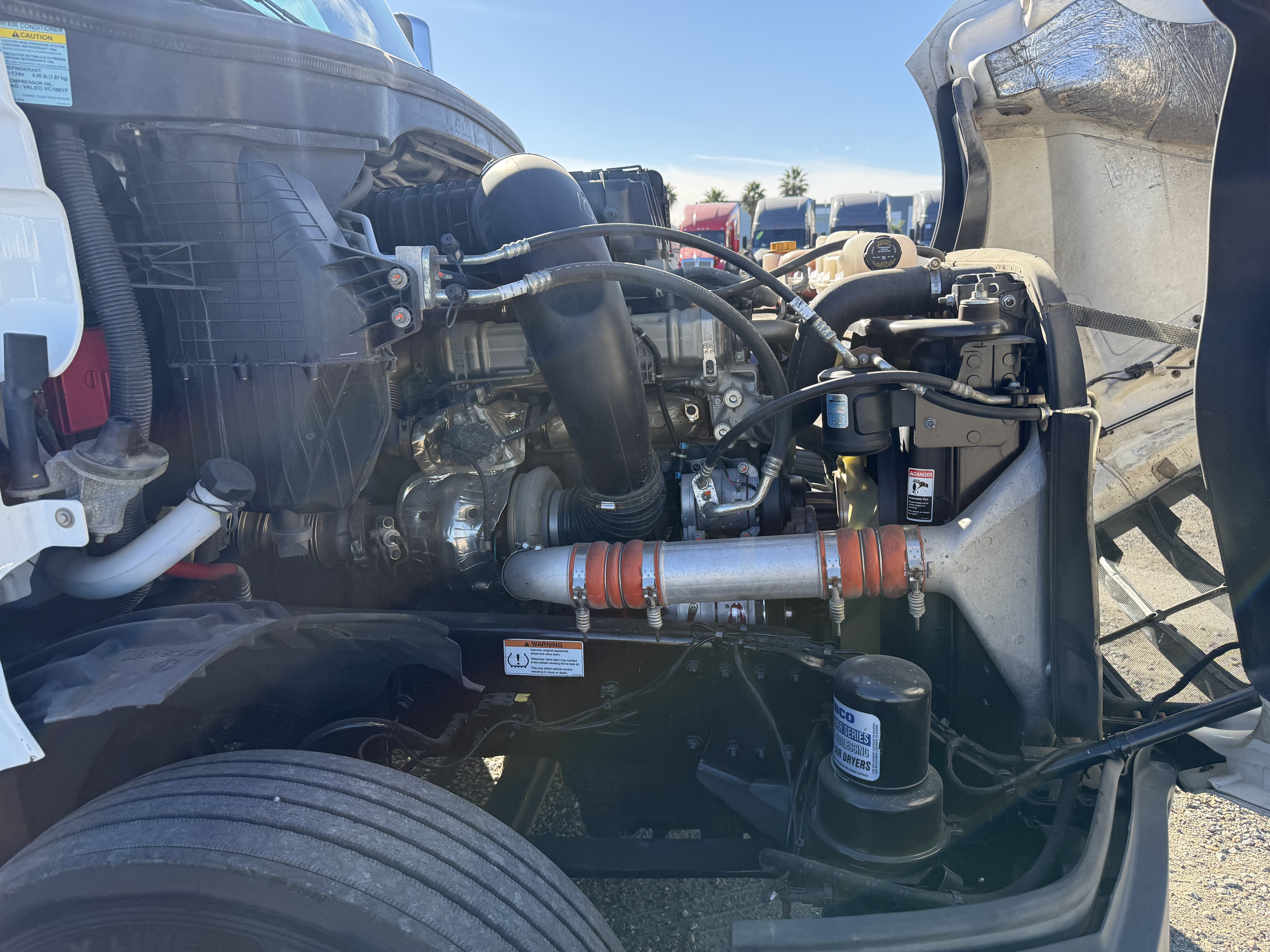 2023 FREIGHTLINER CASCADIA 126SLP - image 9